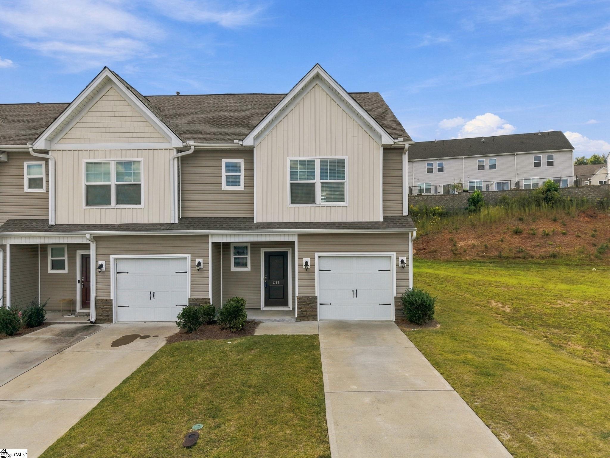 211 Stone Fruit Court Property Photo 2