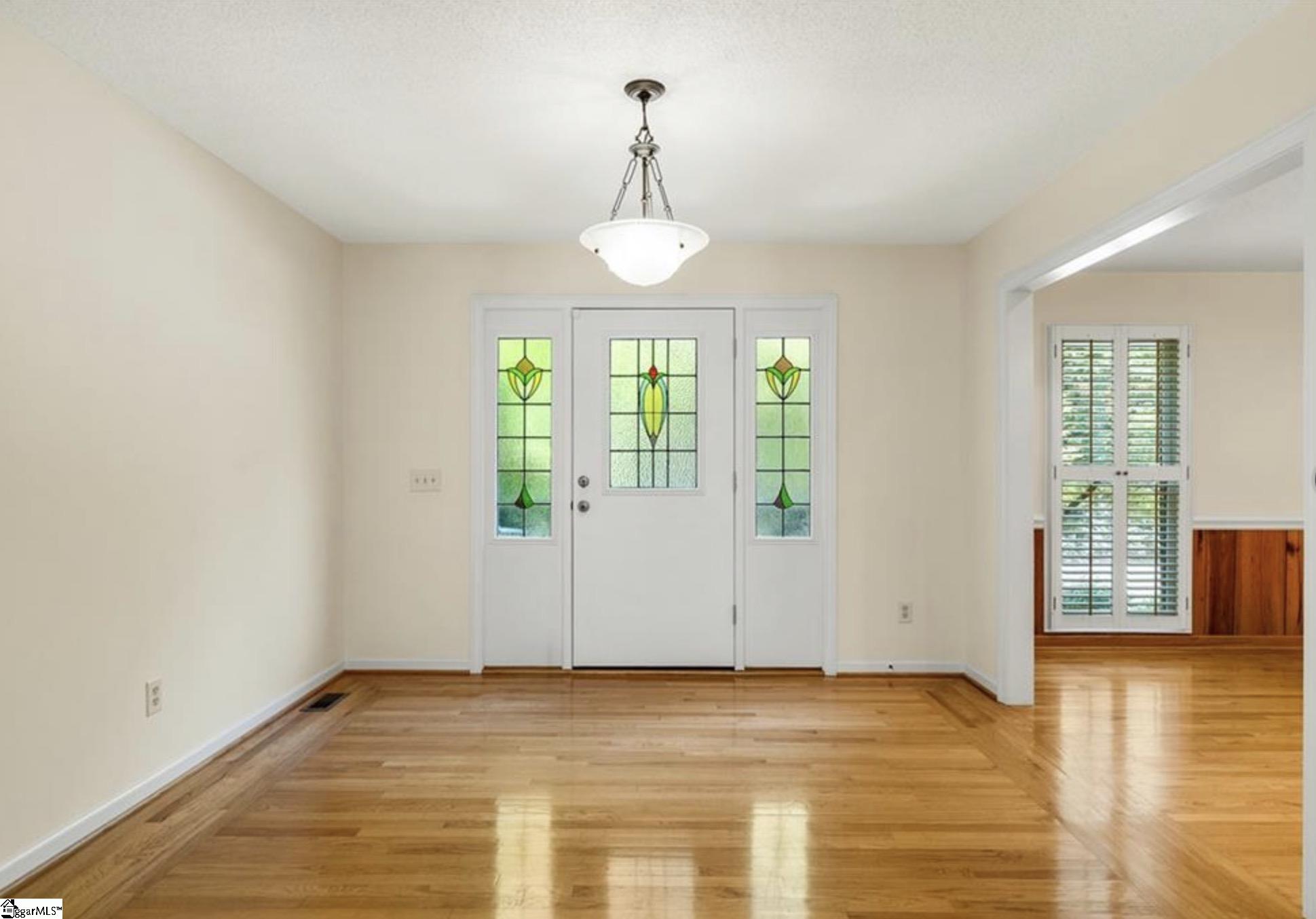 208 Oak Hollow Court Property Photo 6