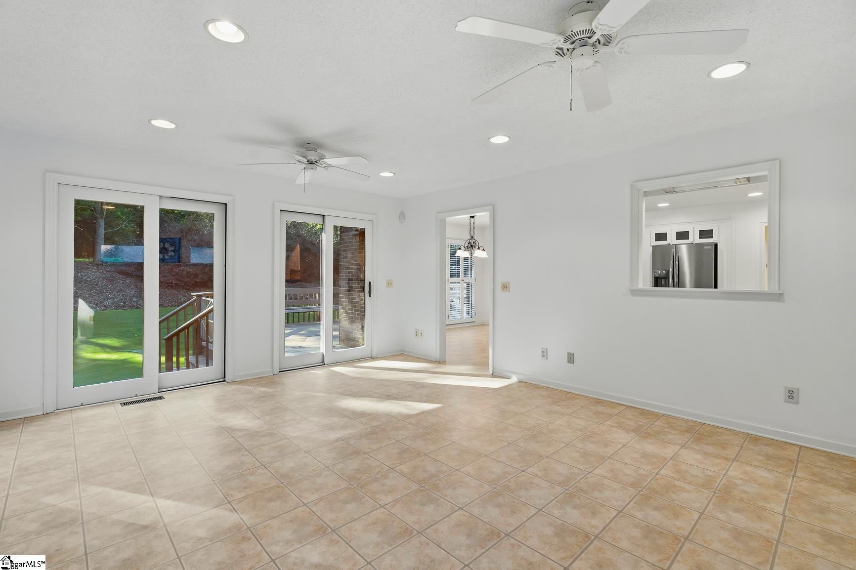 208 Oak Hollow Court Property Photo 7