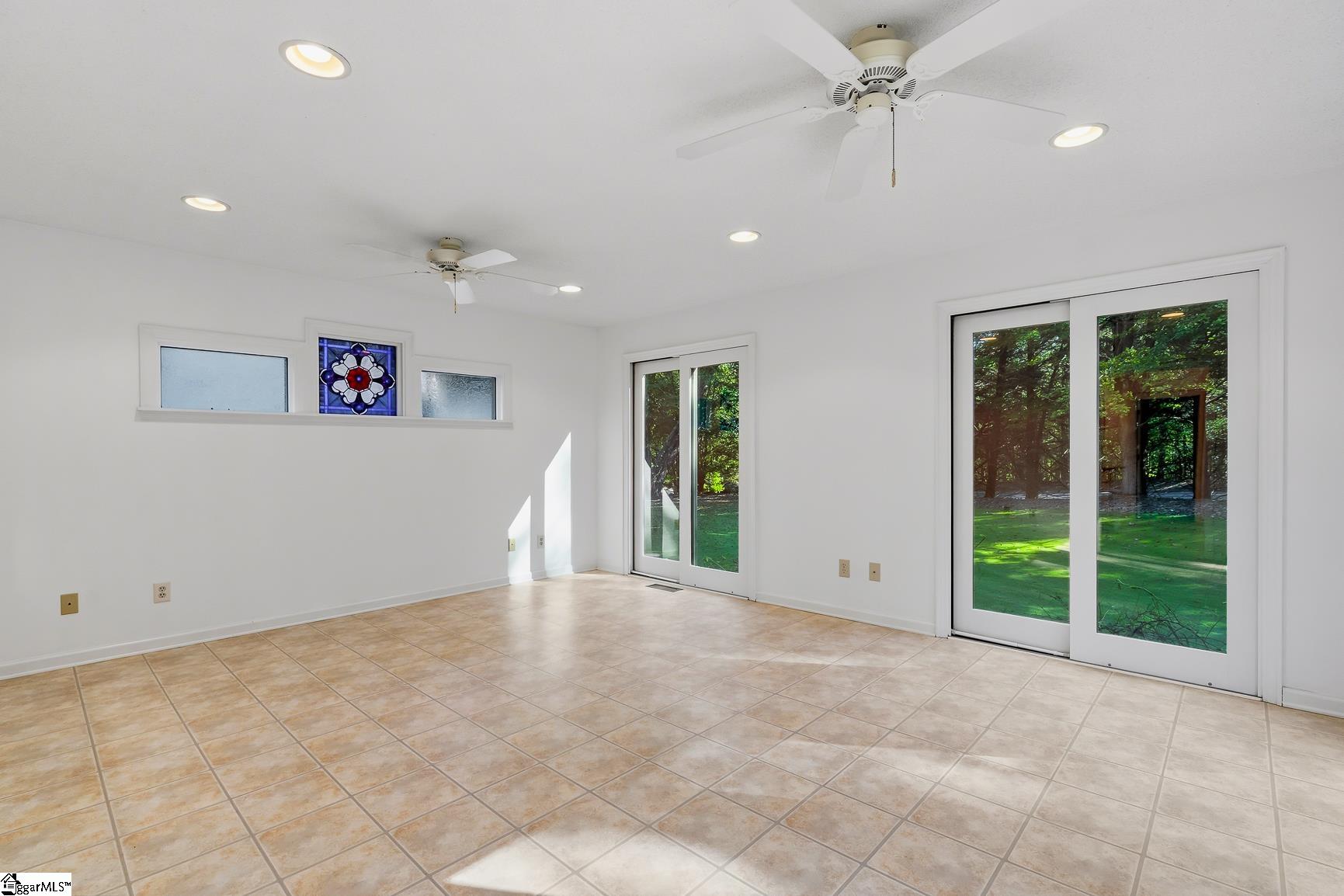 208 Oak Hollow Court Property Photo 8