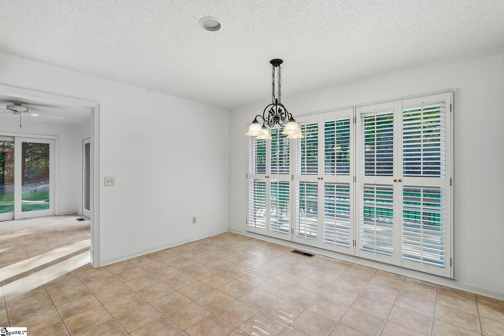 208 Oak Hollow Court Property Photo 9