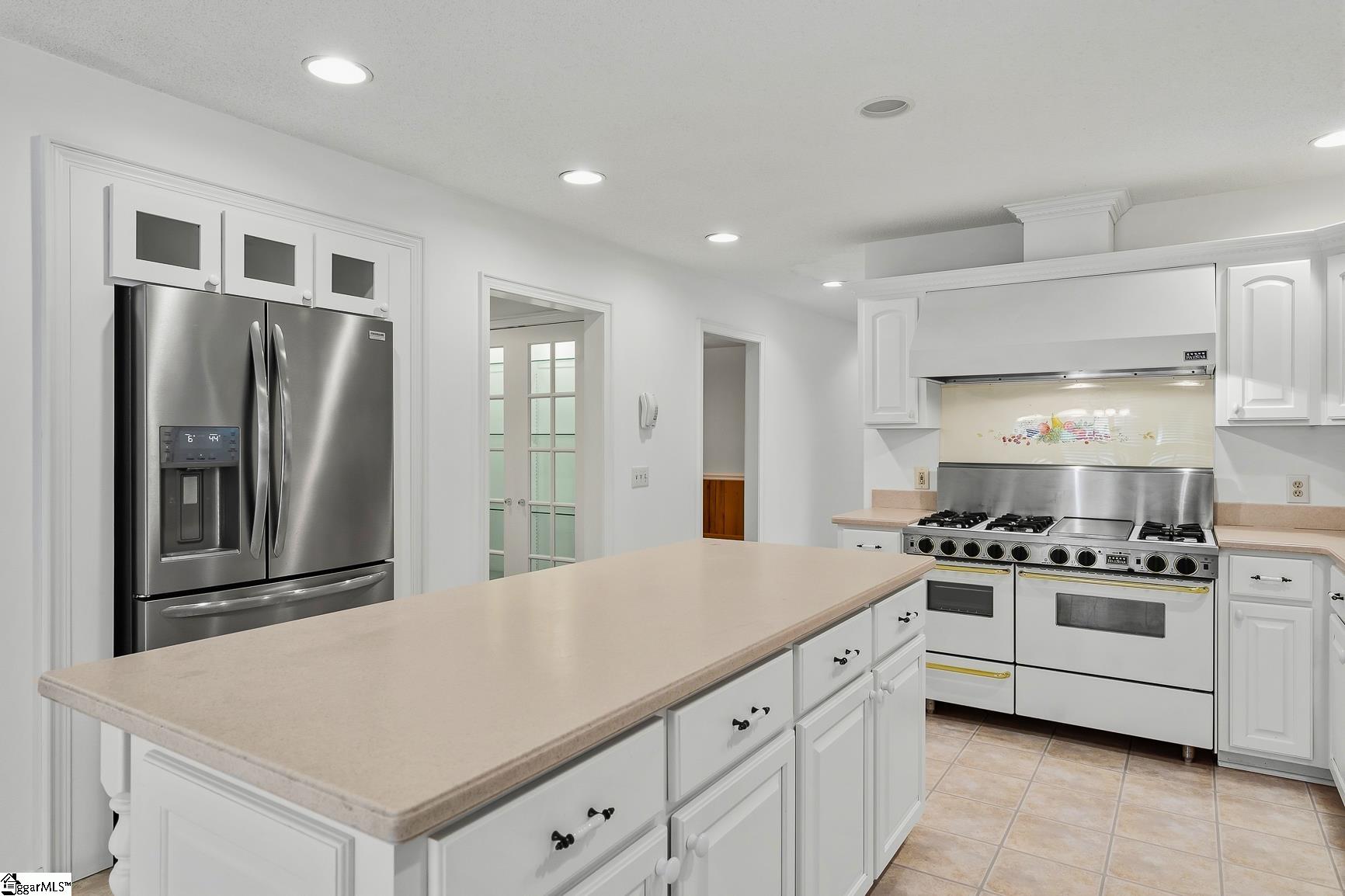208 Oak Hollow Court Property Photo 14