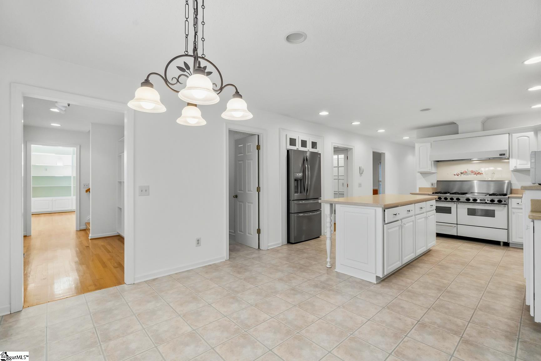 208 Oak Hollow Court Property Photo 17