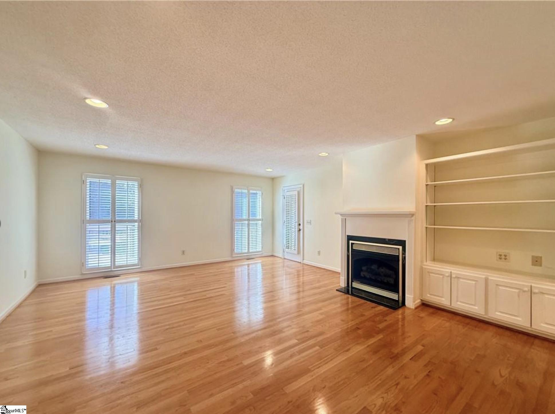 208 Oak Hollow Court Property Photo 20