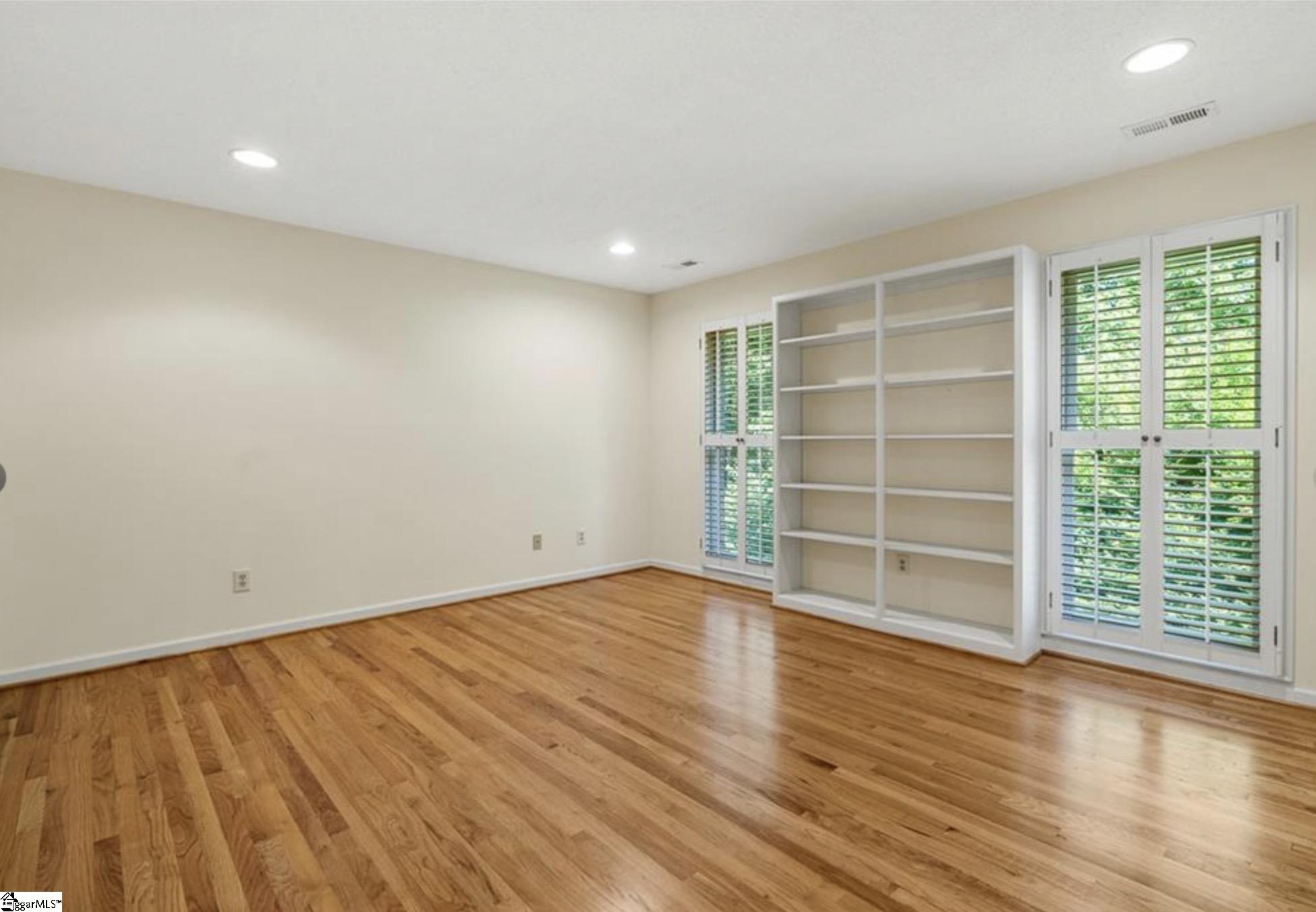 208 Oak Hollow Court Property Photo 29