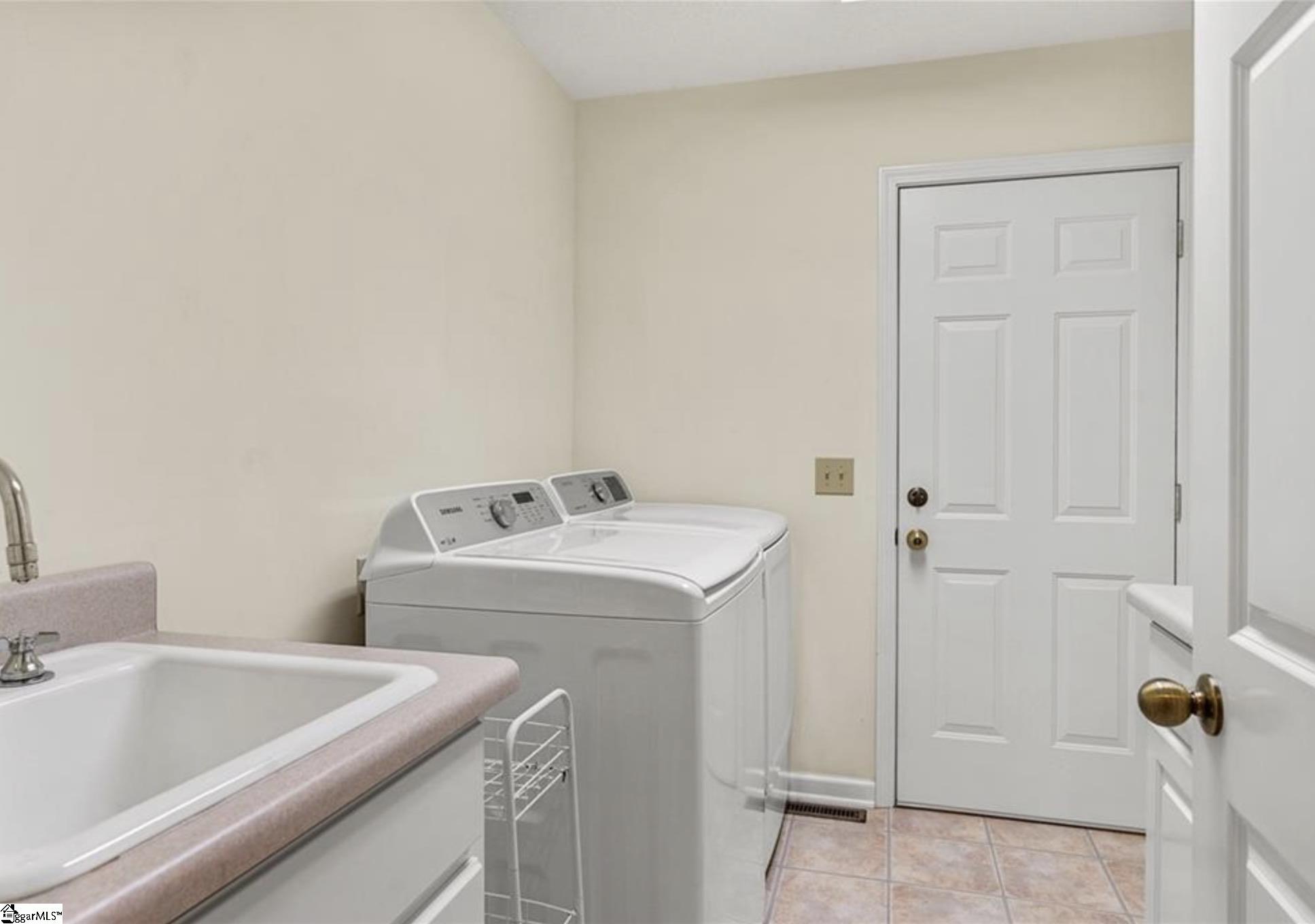 208 Oak Hollow Court Property Photo 32
