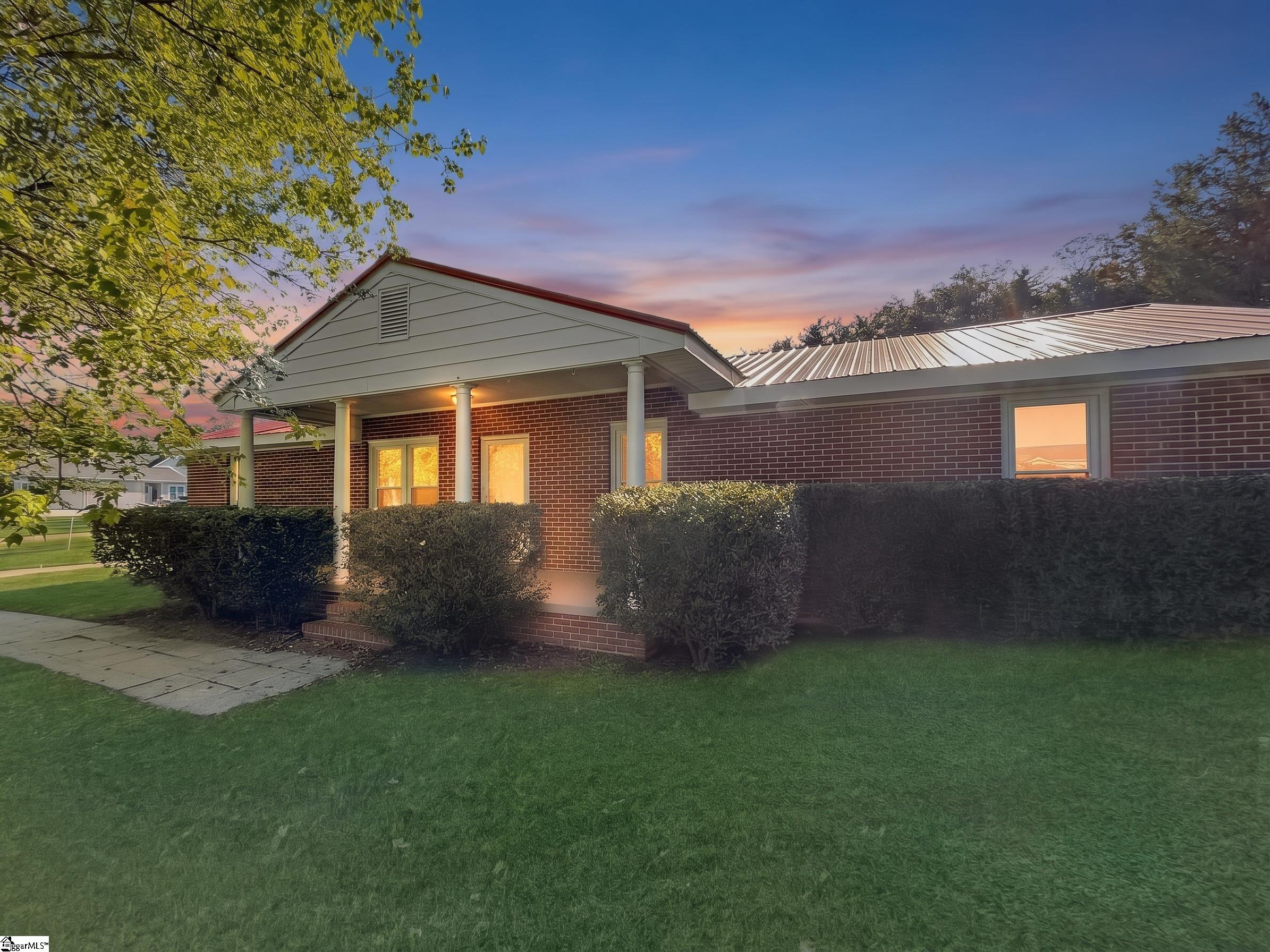 1606448 Property Photo 1