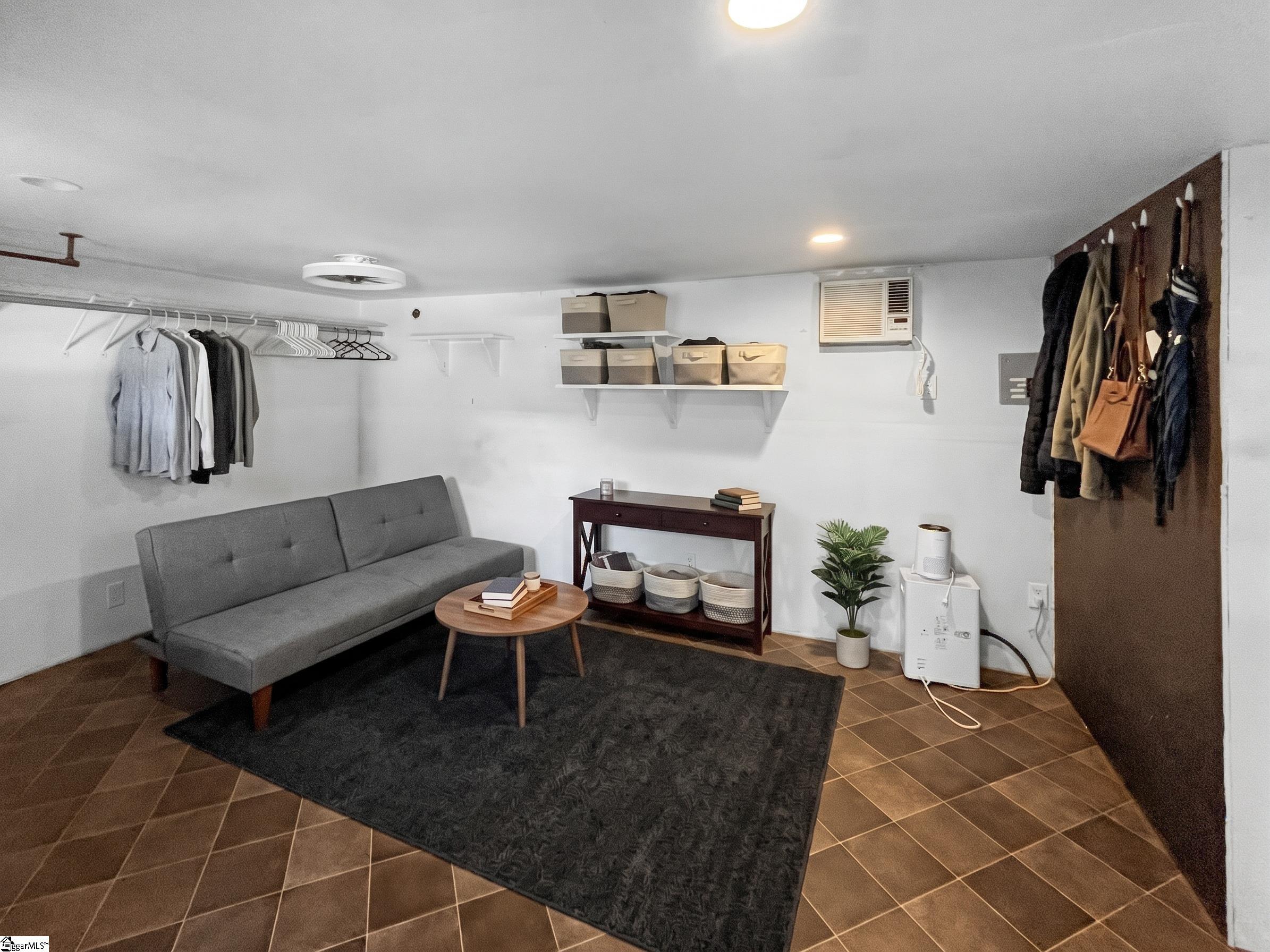 1606448 Property Photo 17