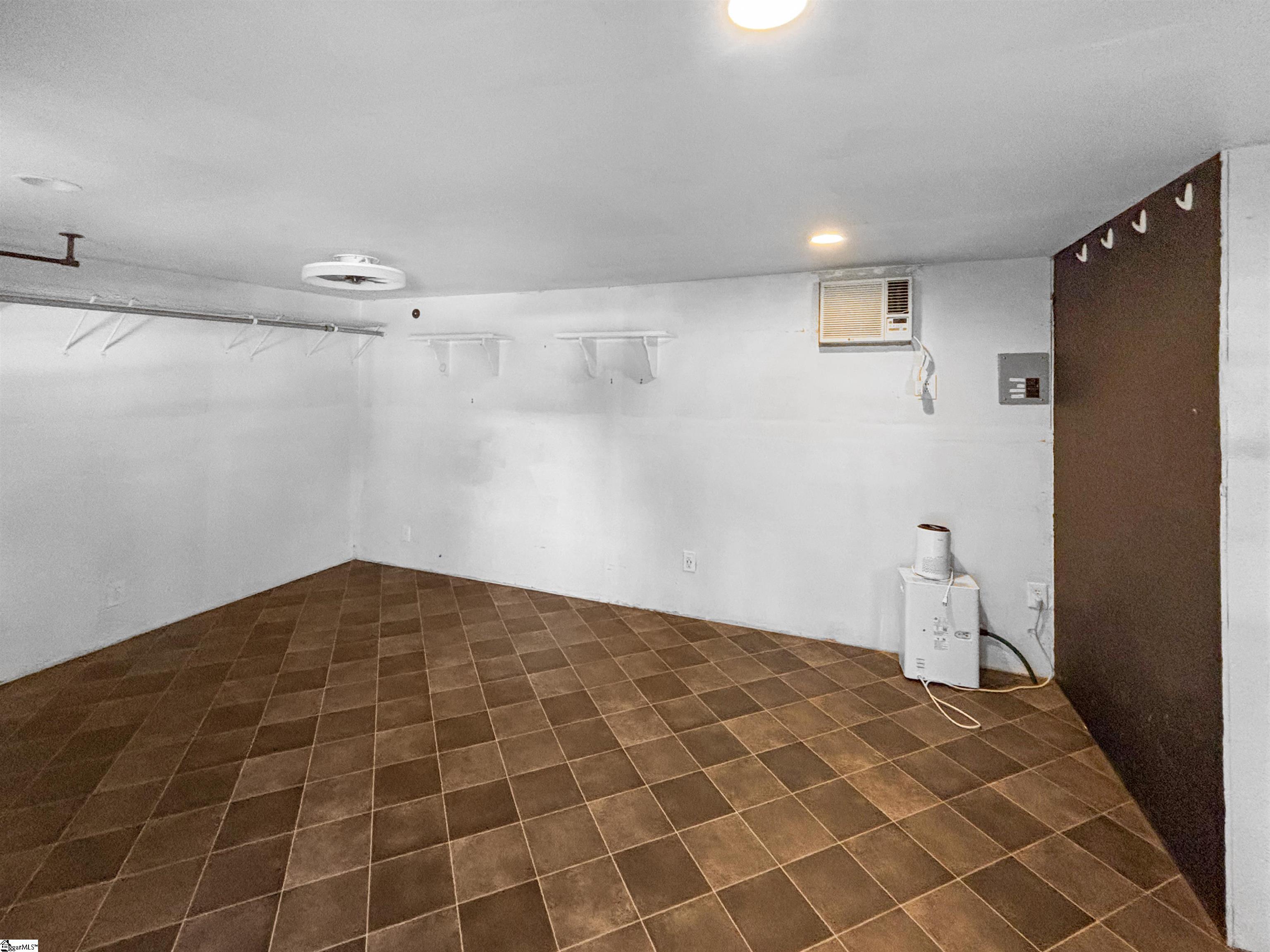 1606448 Property Photo 38
