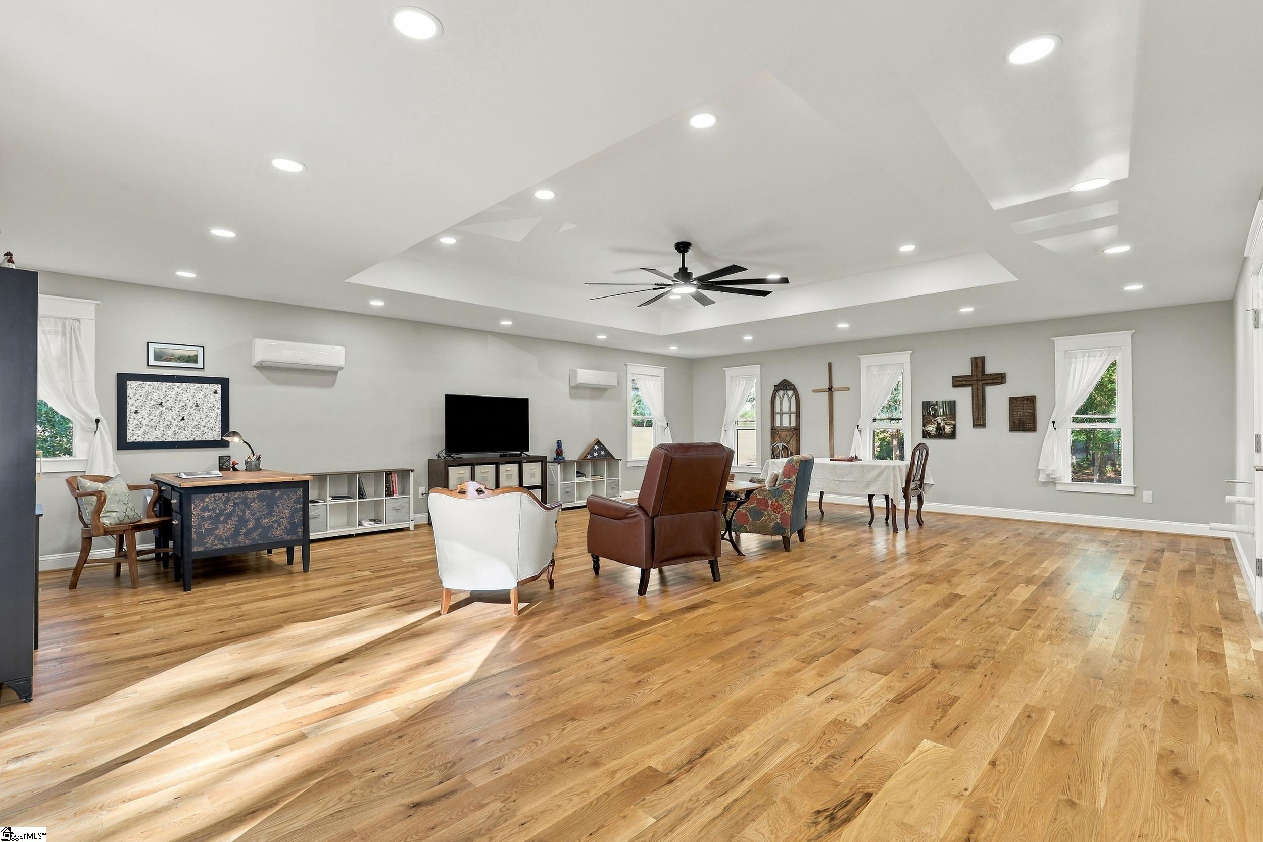 100 Brandon Drive Property Photo 16