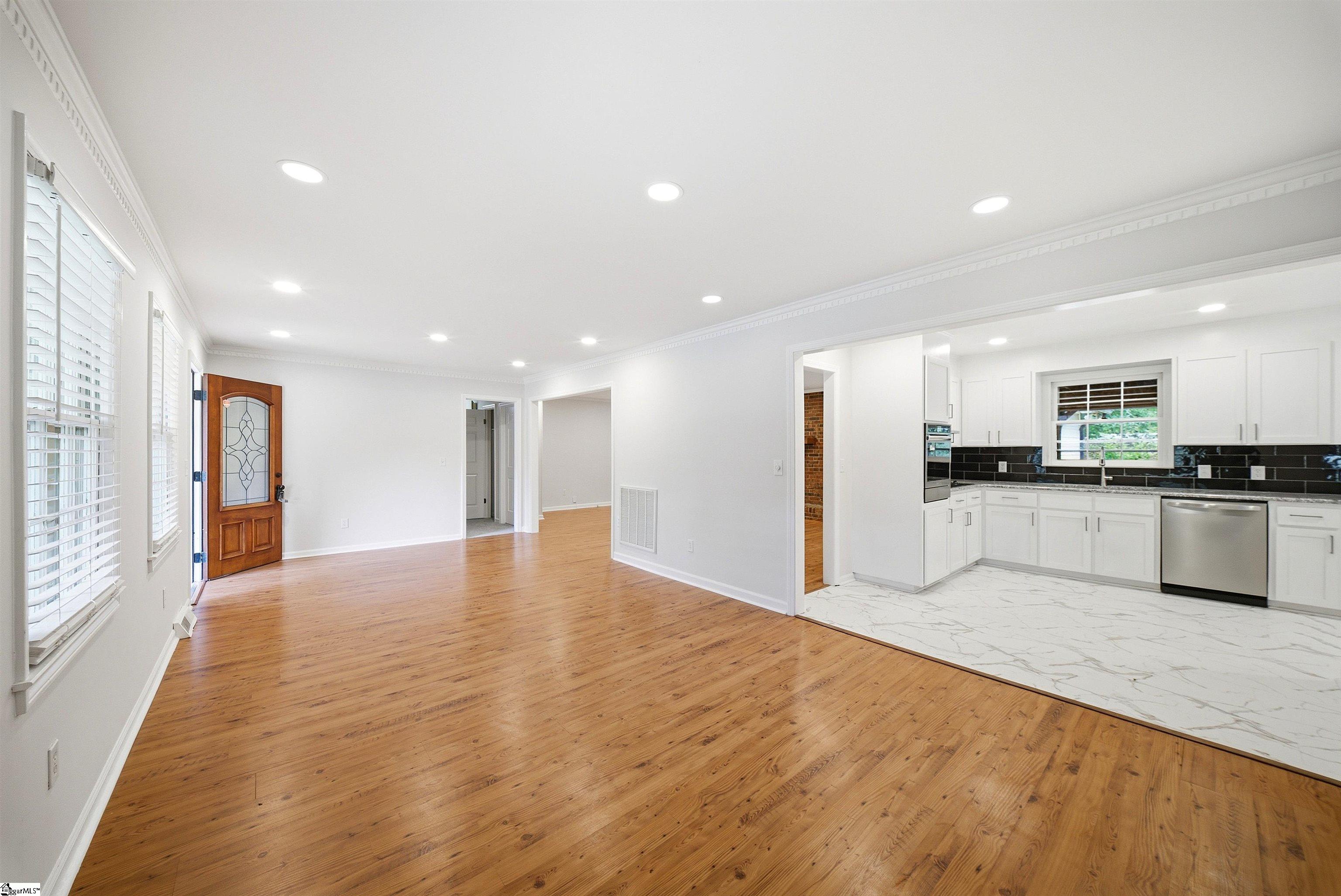 14 Heathwood Circle Property Photo 4
