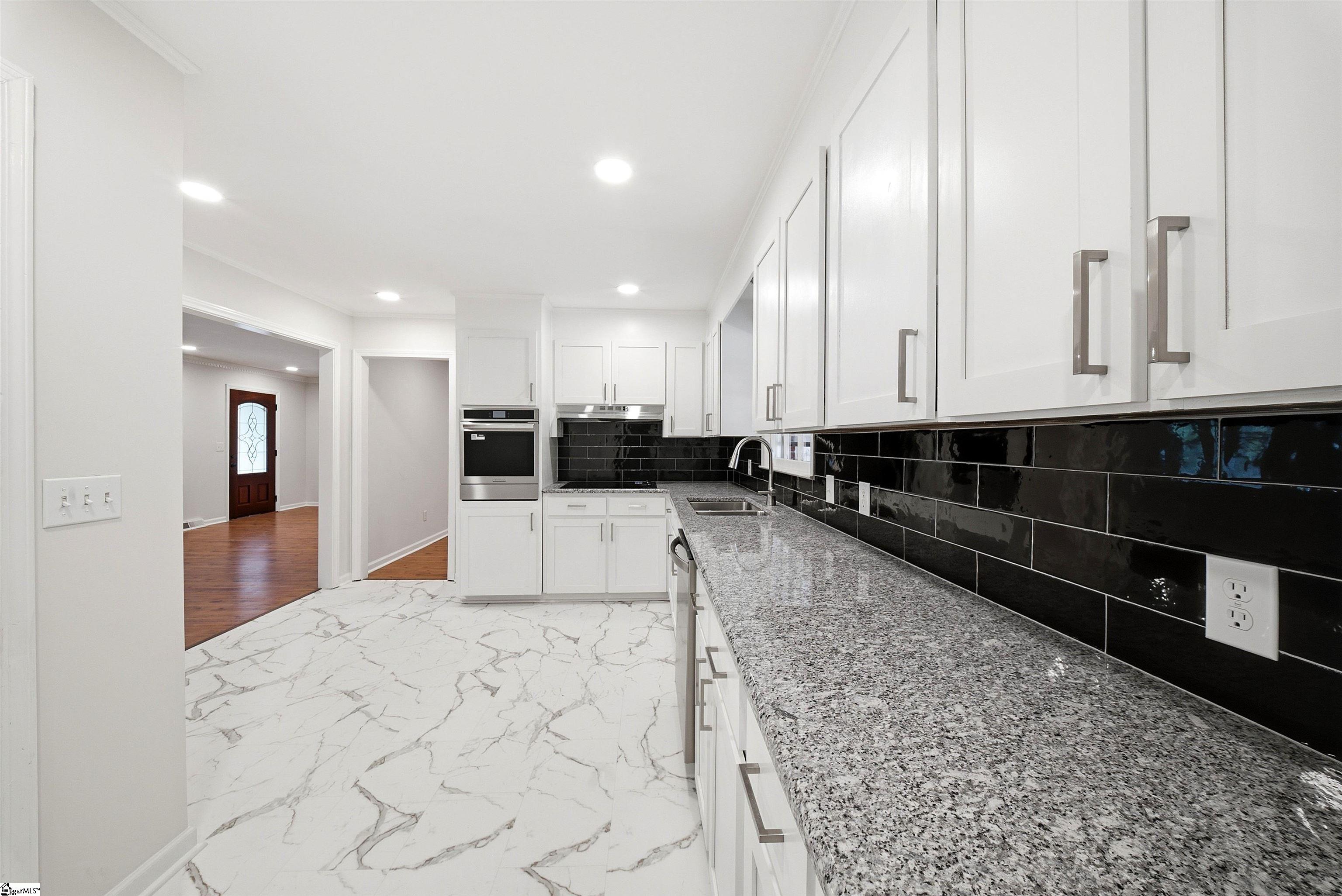 14 Heathwood Circle Property Photo 5