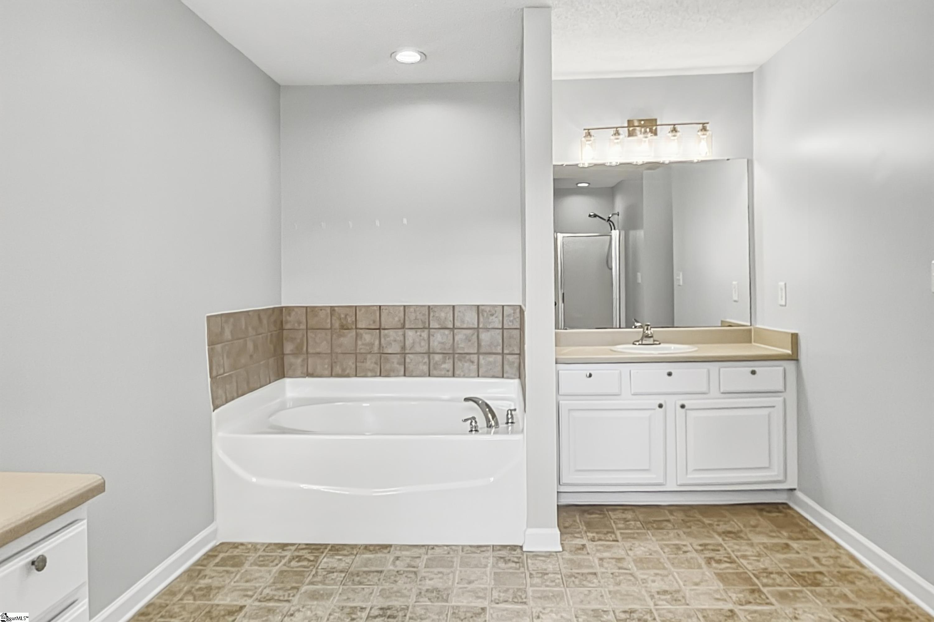 240 Sweetgrass Drive Property Photo 11