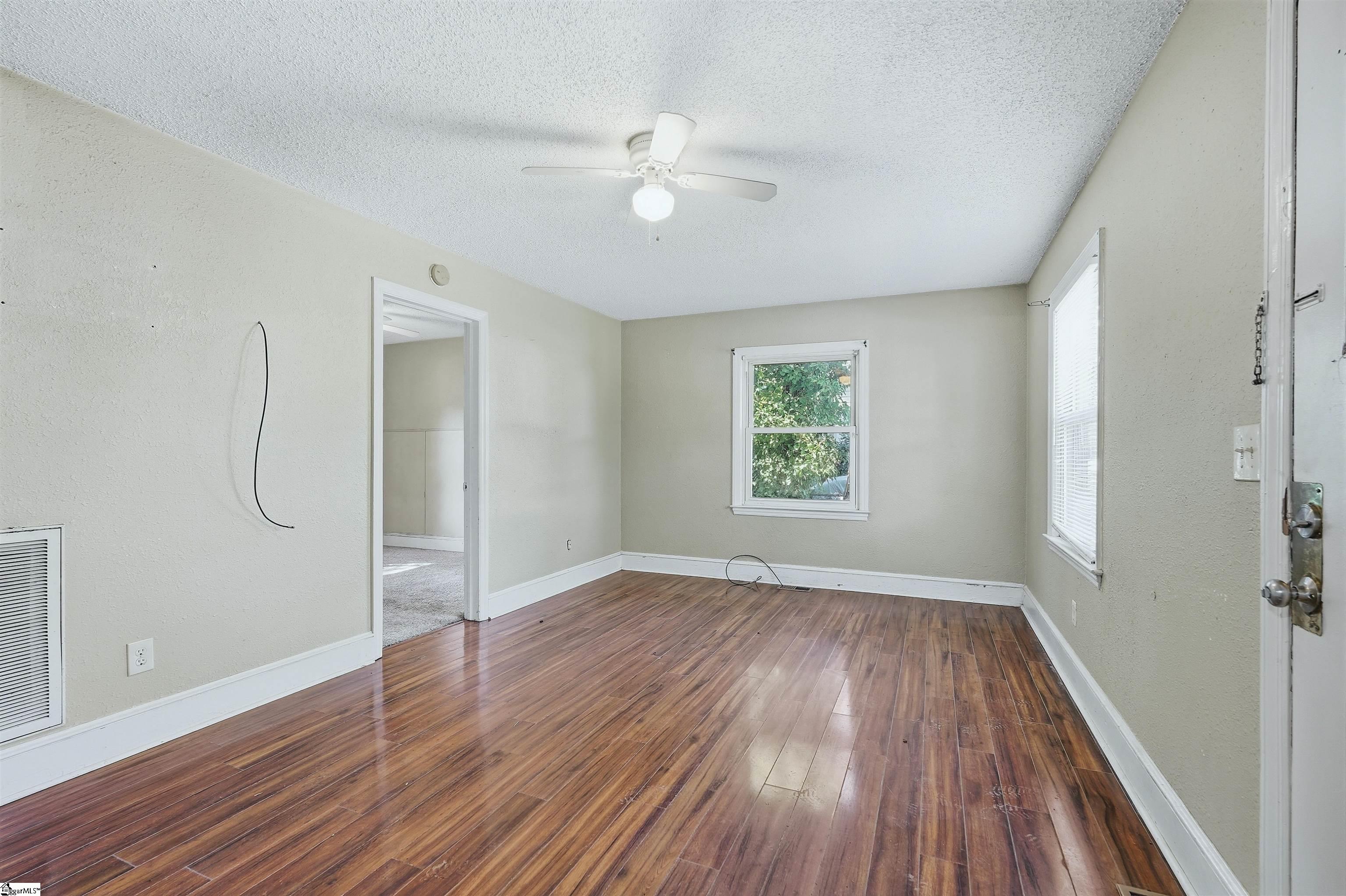 101 Tyler Court Property Photo 3