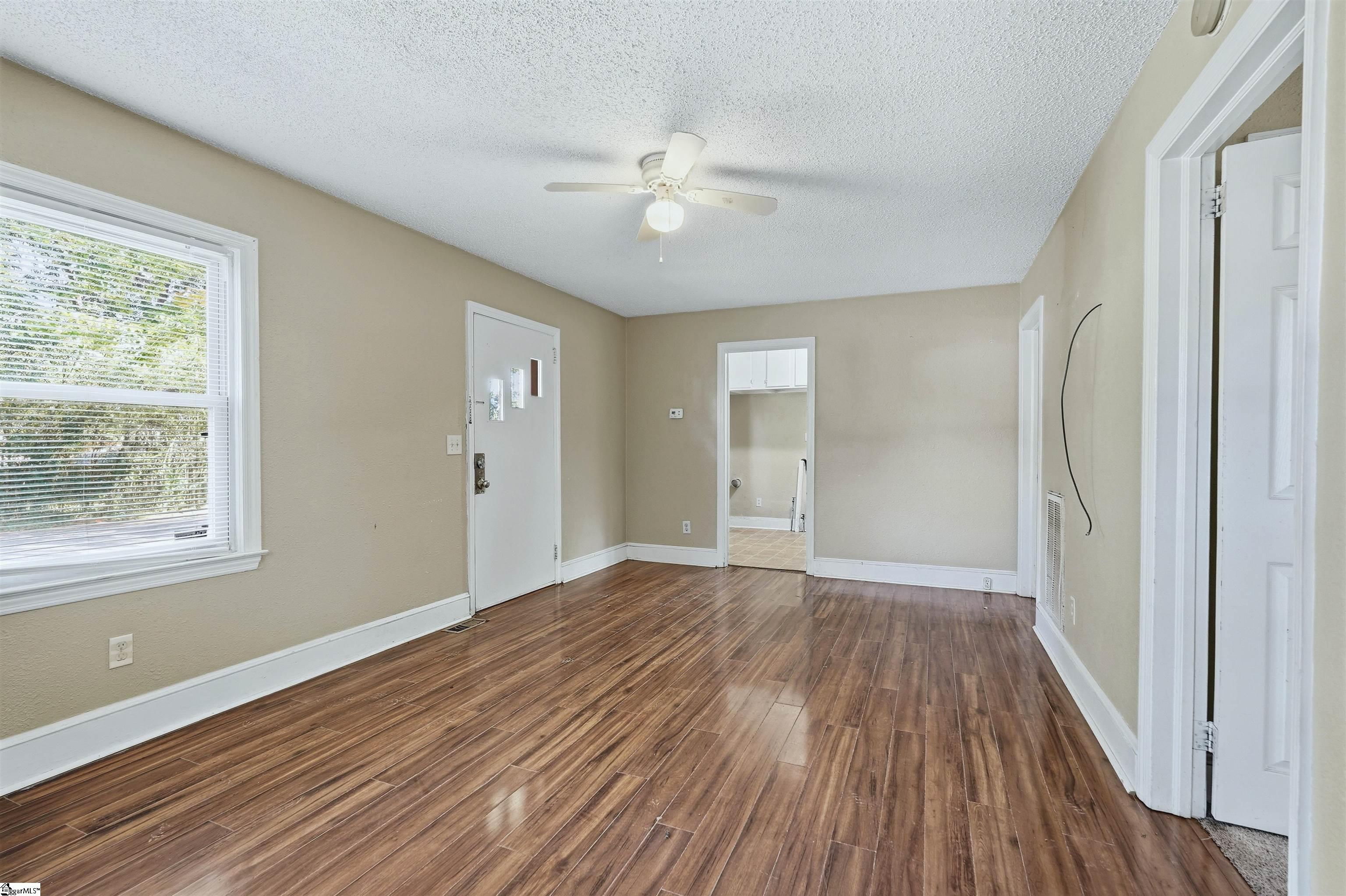 101 Tyler Court Property Photo 4
