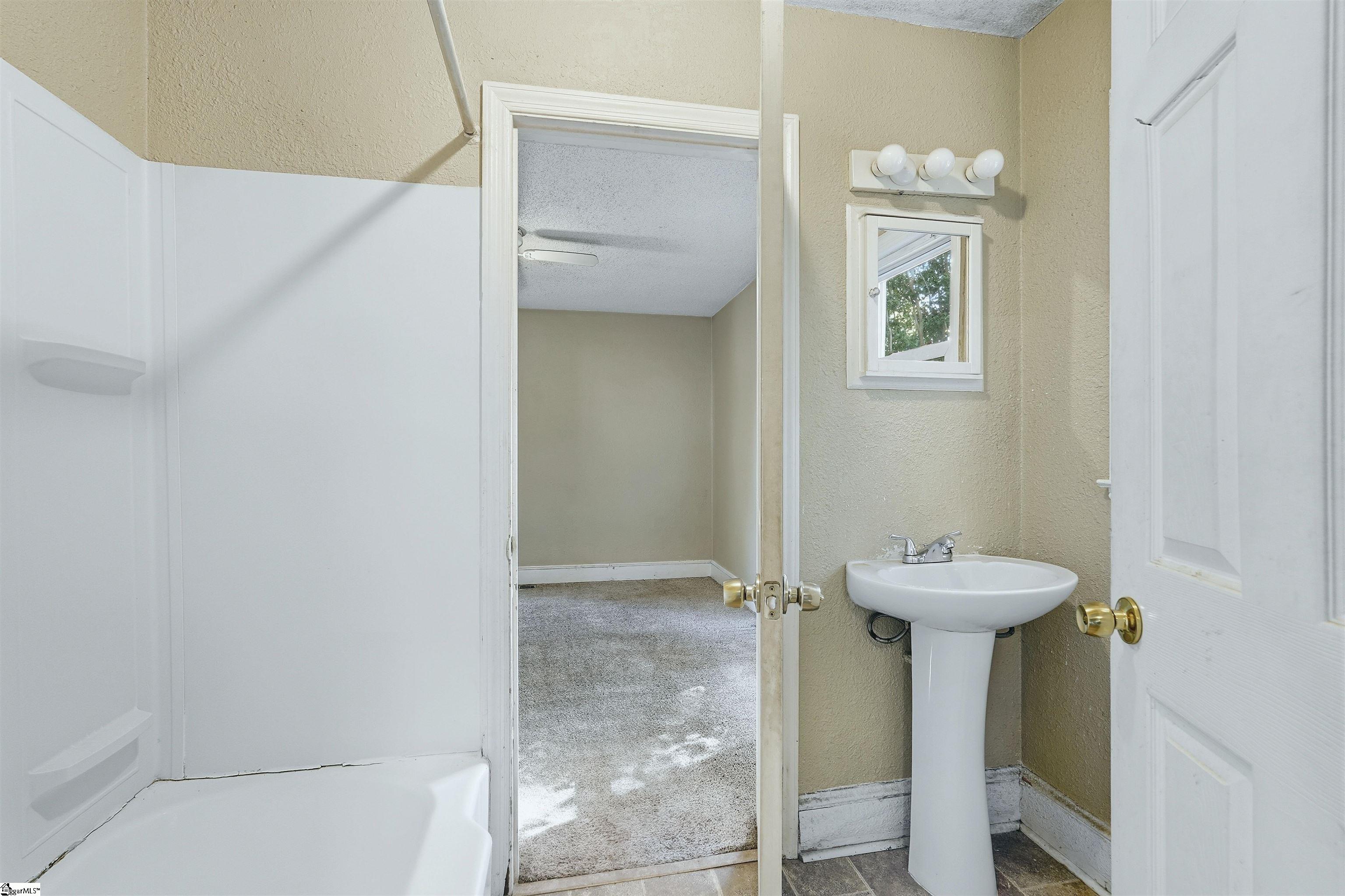 101 Tyler Court Property Photo 11