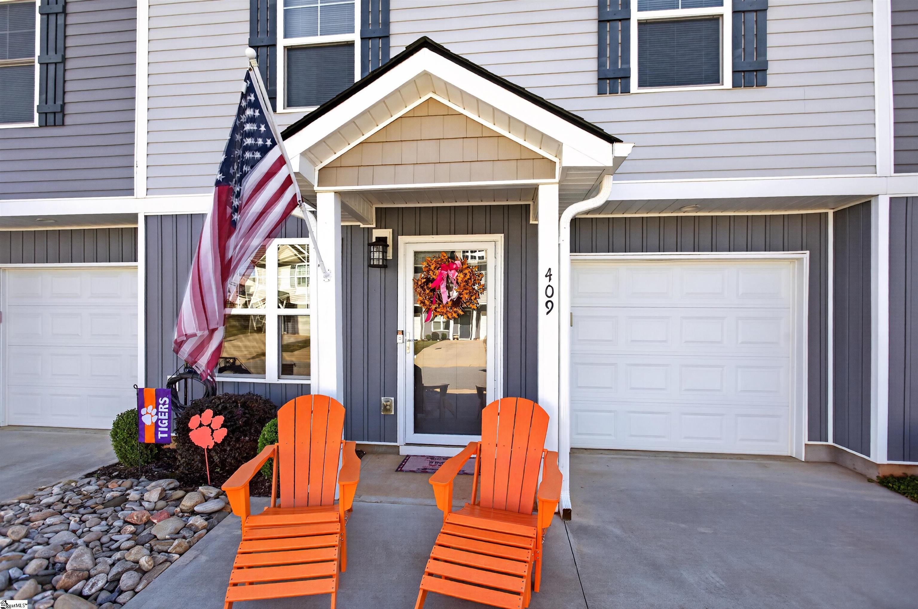 409 Bee Cove Way Property Photo 1