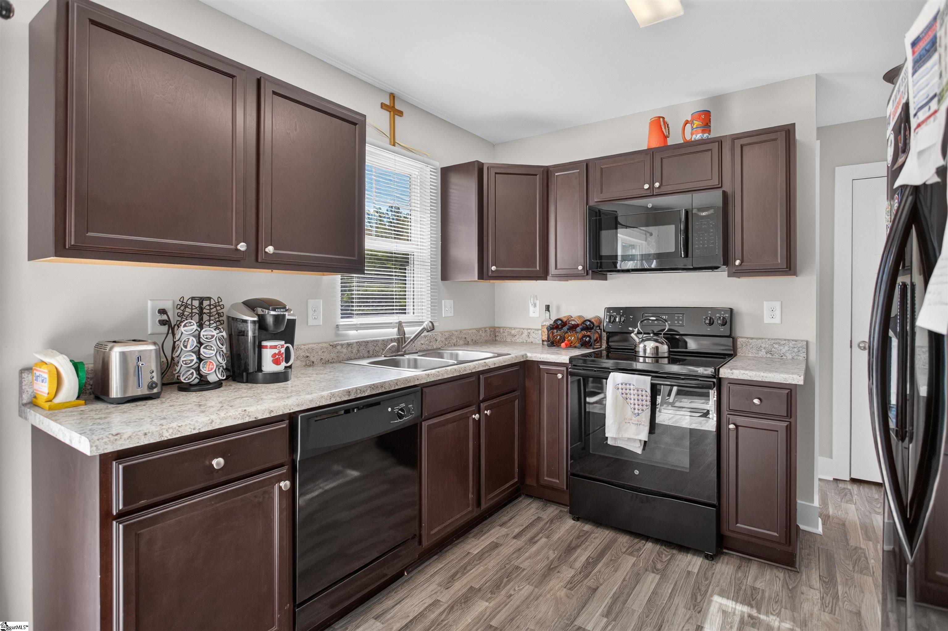 409 Bee Cove Way Property Photo 10