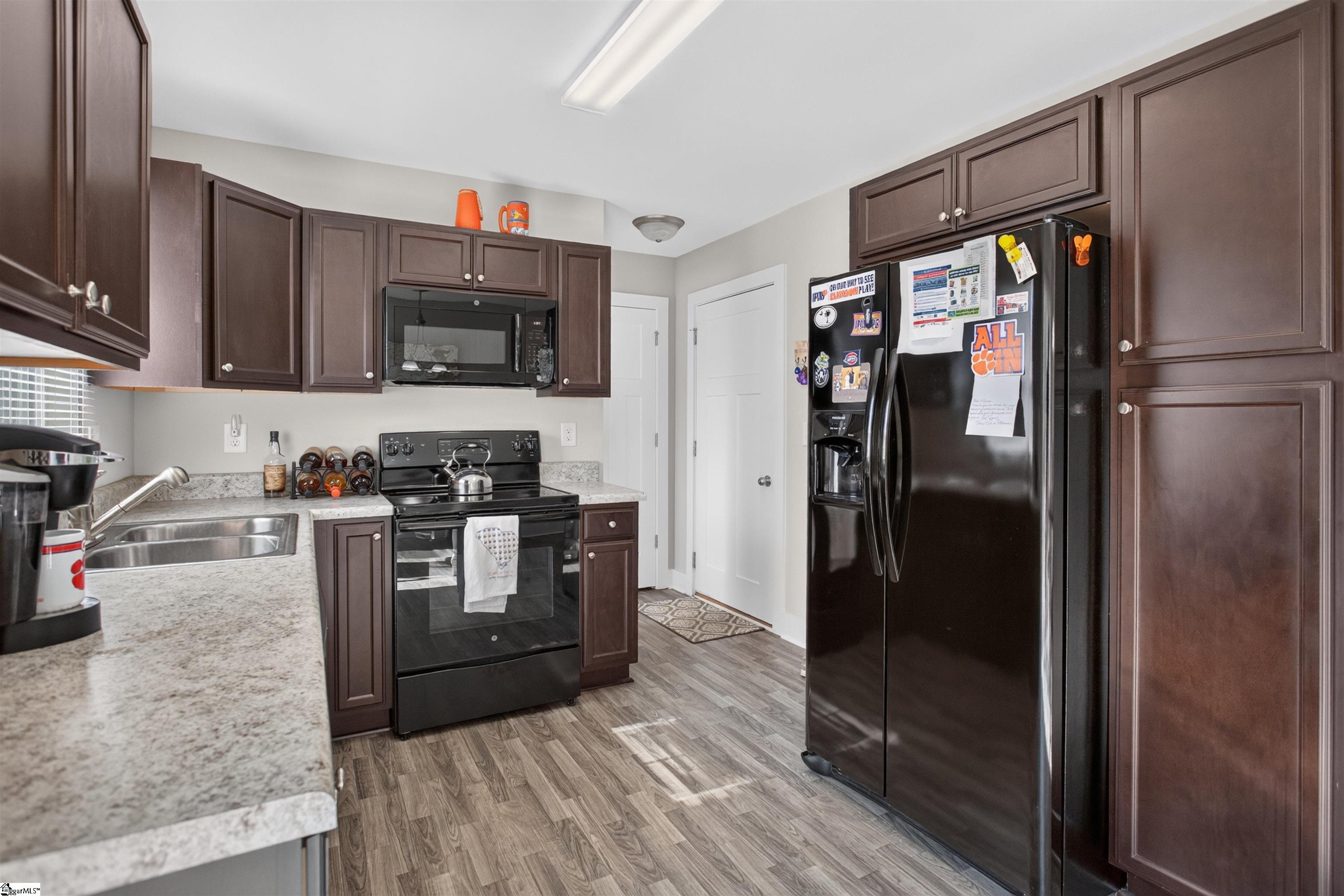 409 Bee Cove Way Property Photo 11