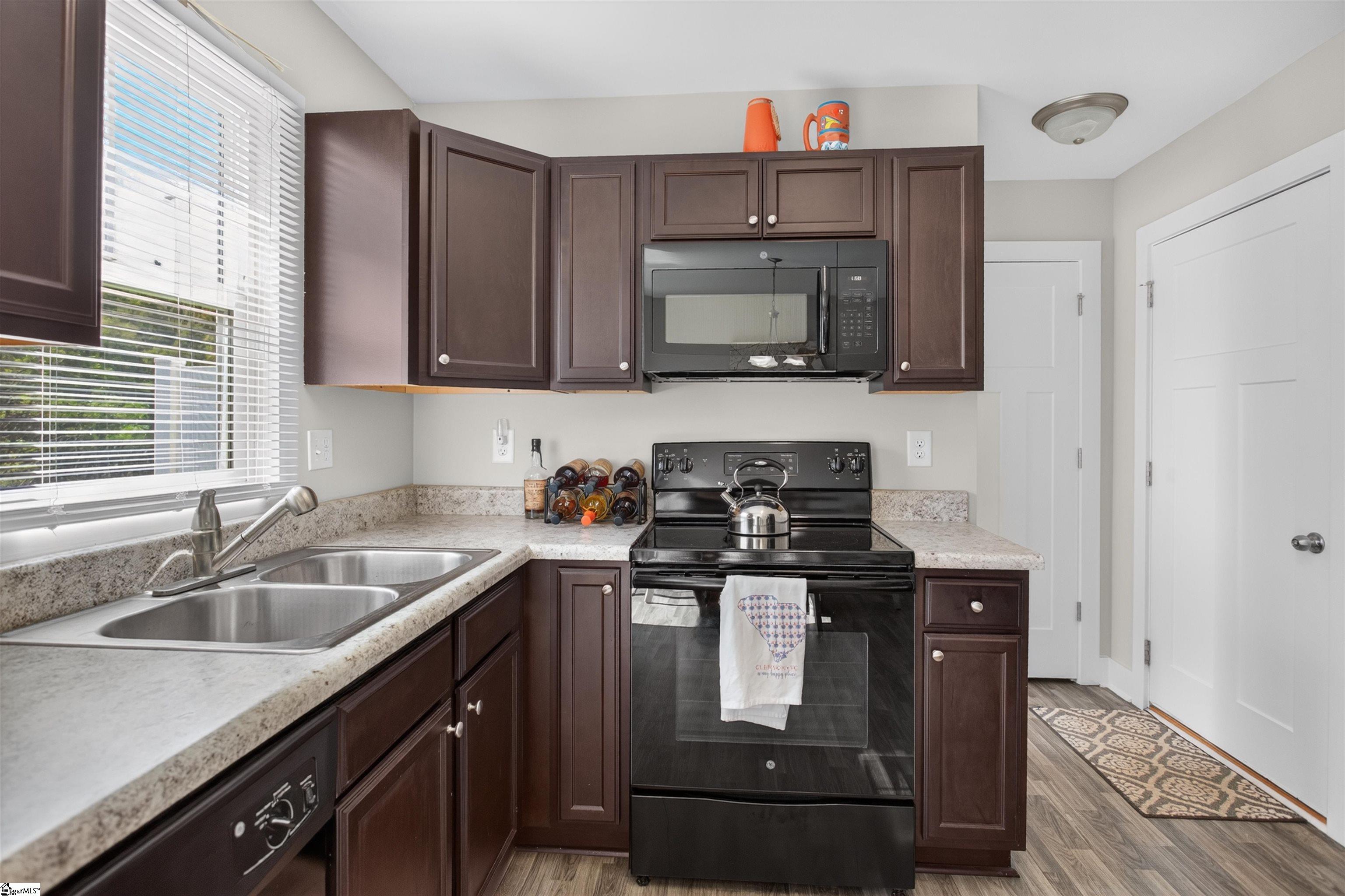 409 Bee Cove Way Property Photo 16