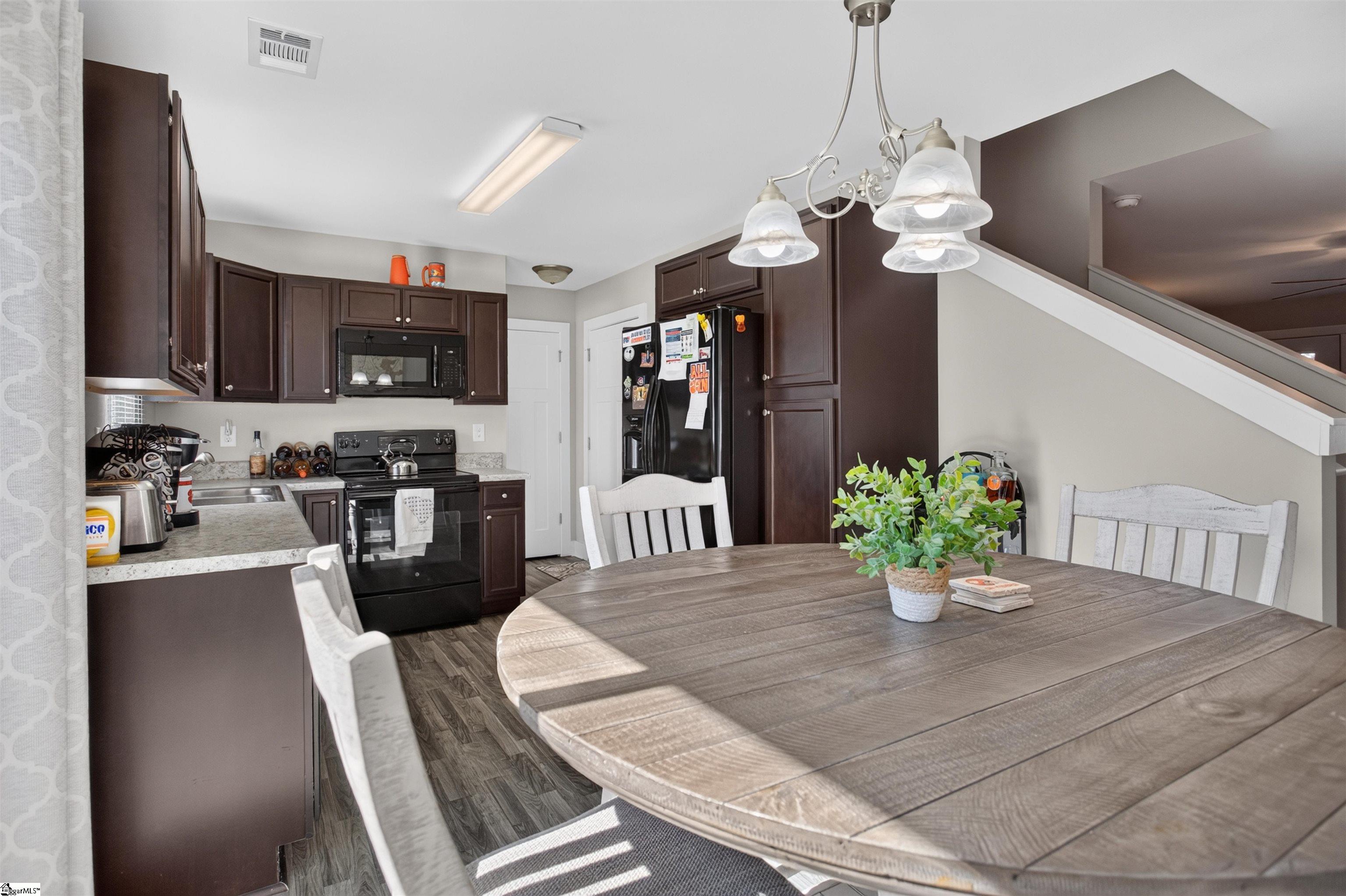 409 Bee Cove Way Property Photo 18