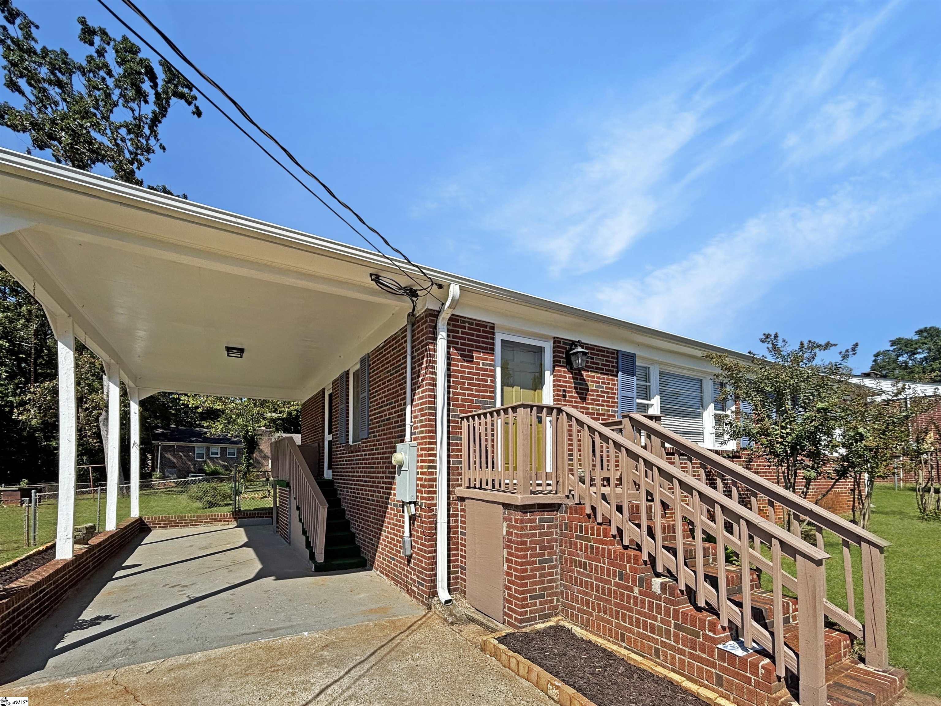 1606555 Property Photo 3