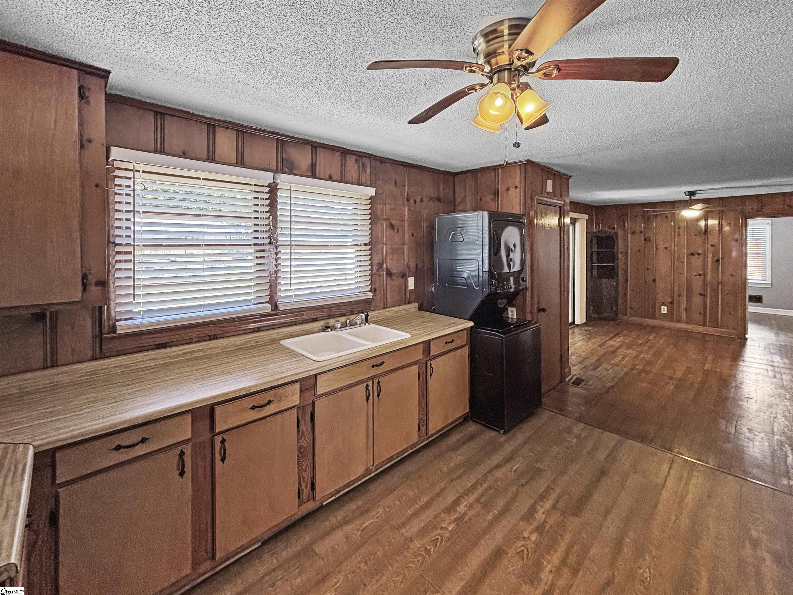 1606555 Property Photo 8