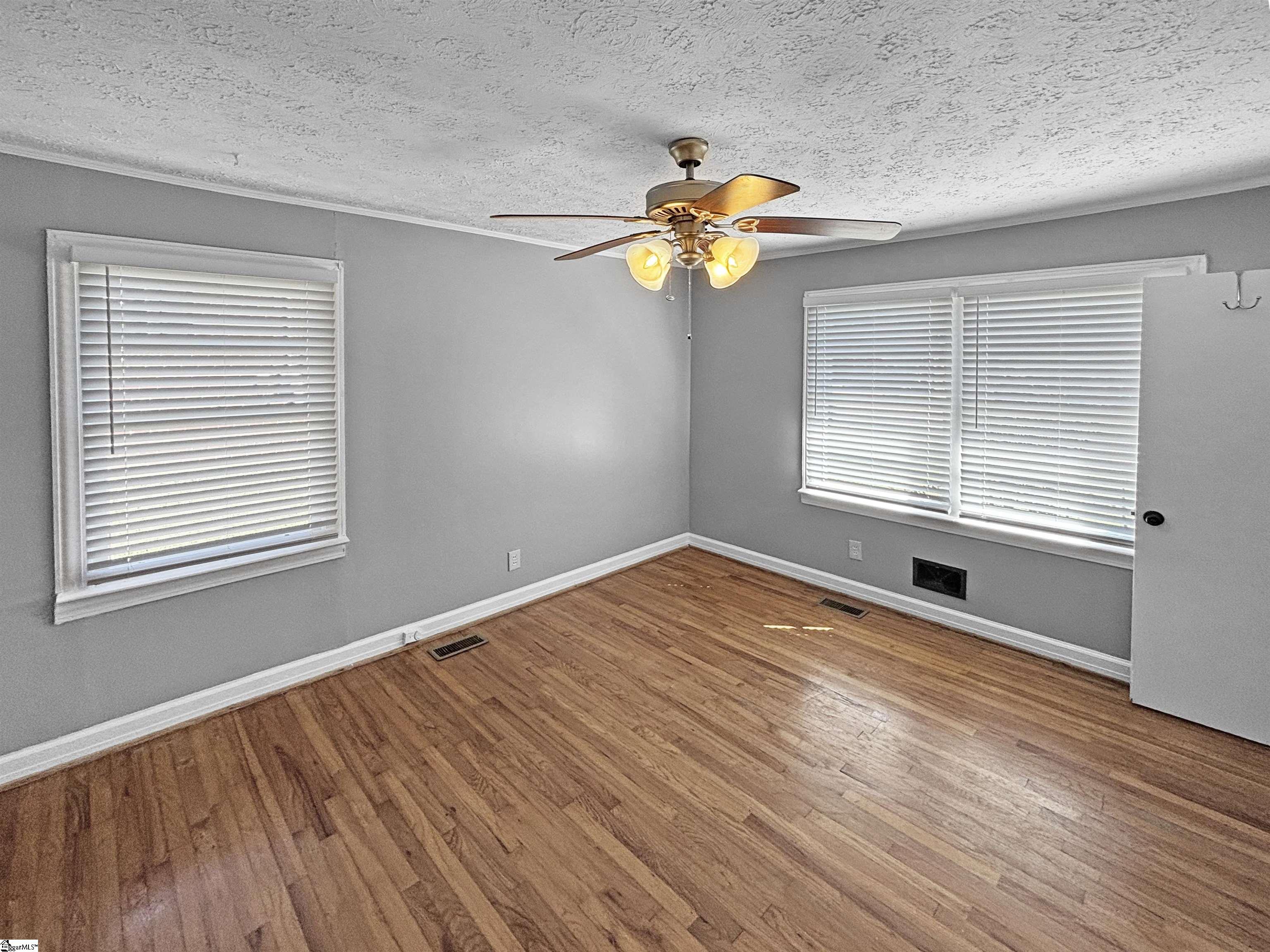 1606555 Property Photo 14