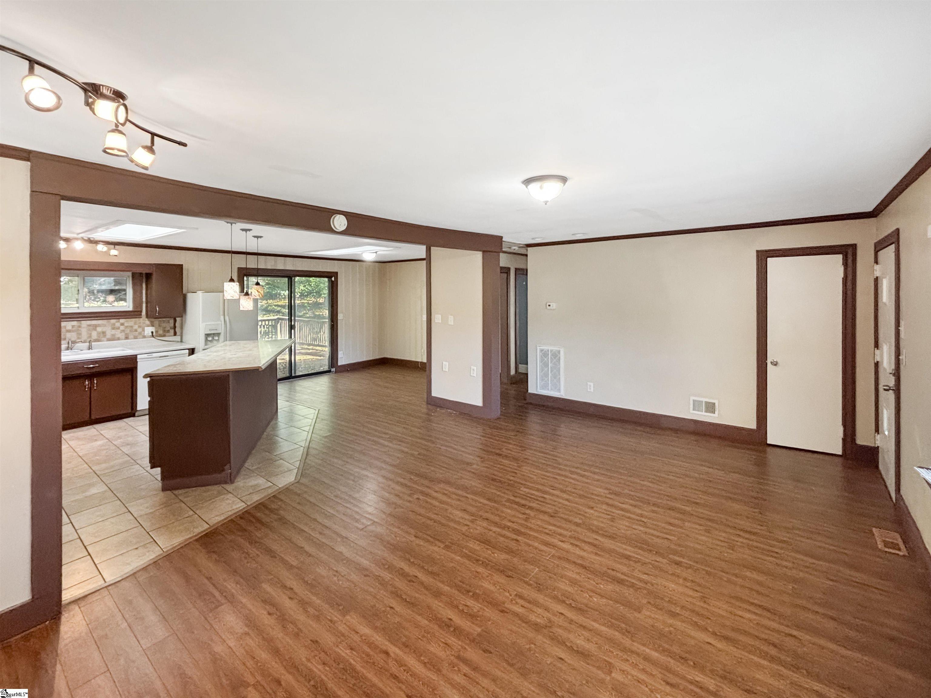 1606556 Property Photo 2