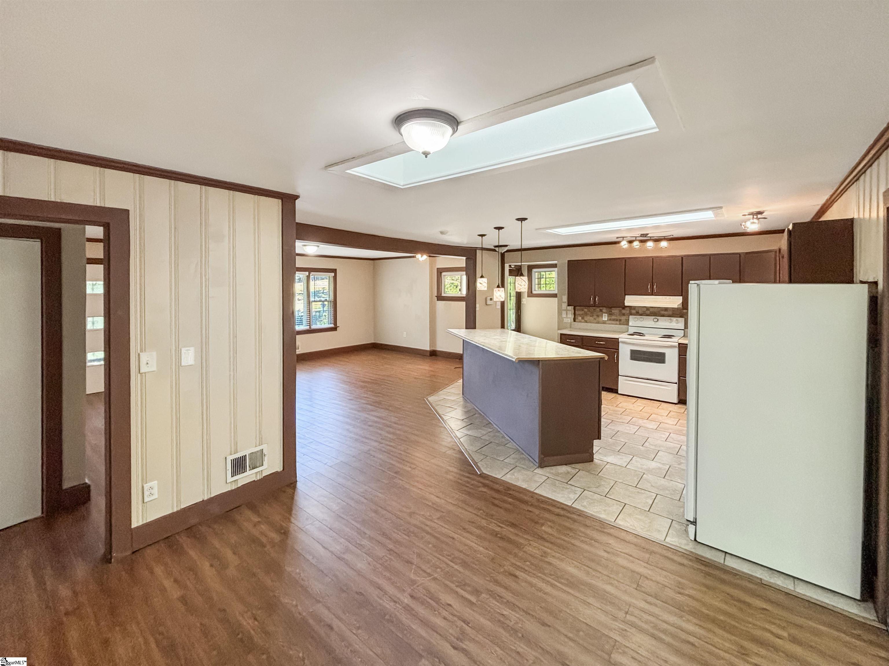 1606556 Property Photo 3