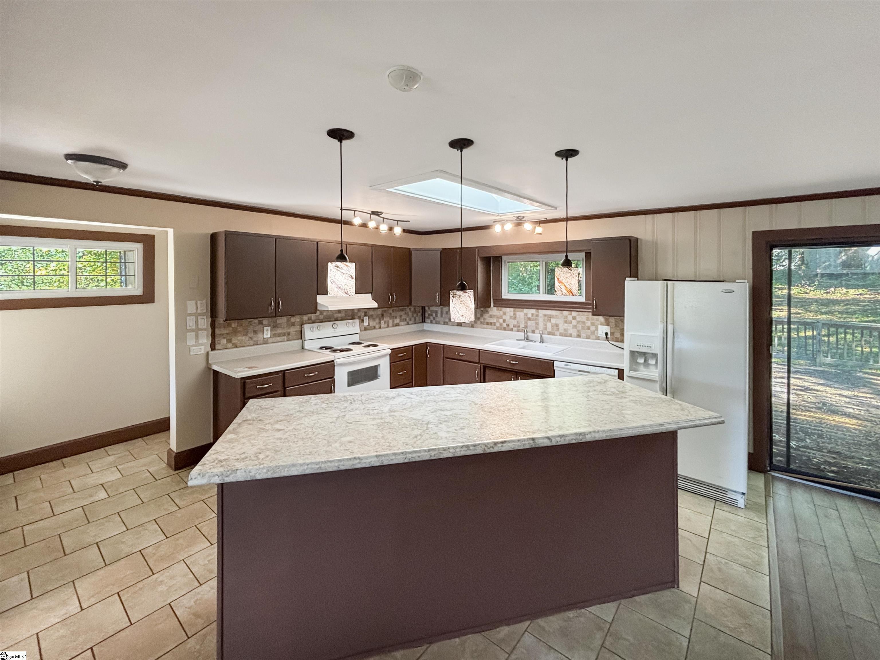 1606556 Property Photo 4