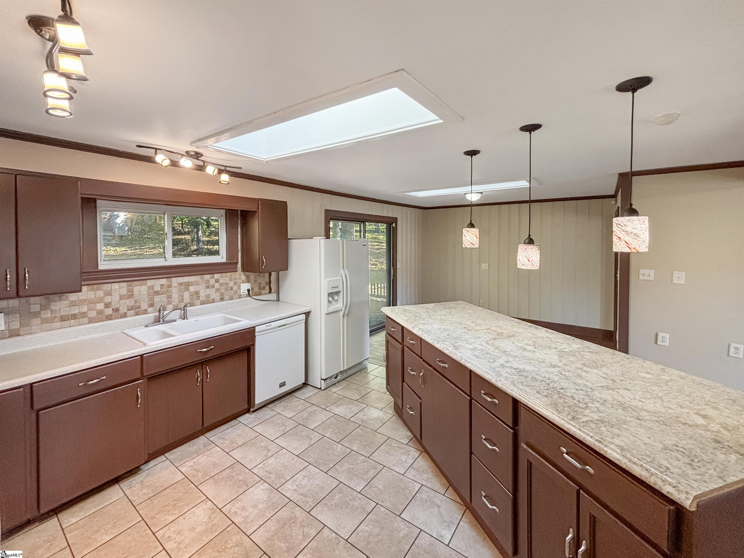 1606556 Property Photo 5