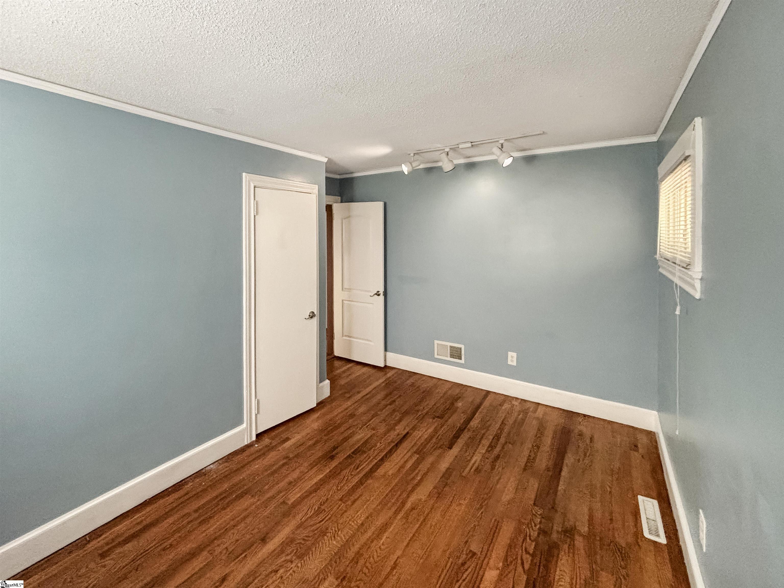 1606556 Property Photo 7