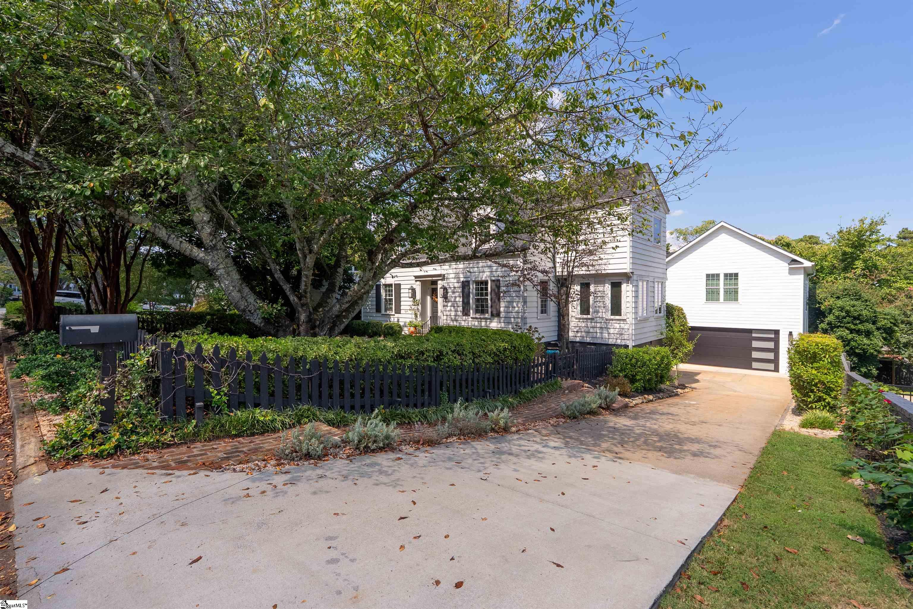 454 Longview Terrace Property Photo 3