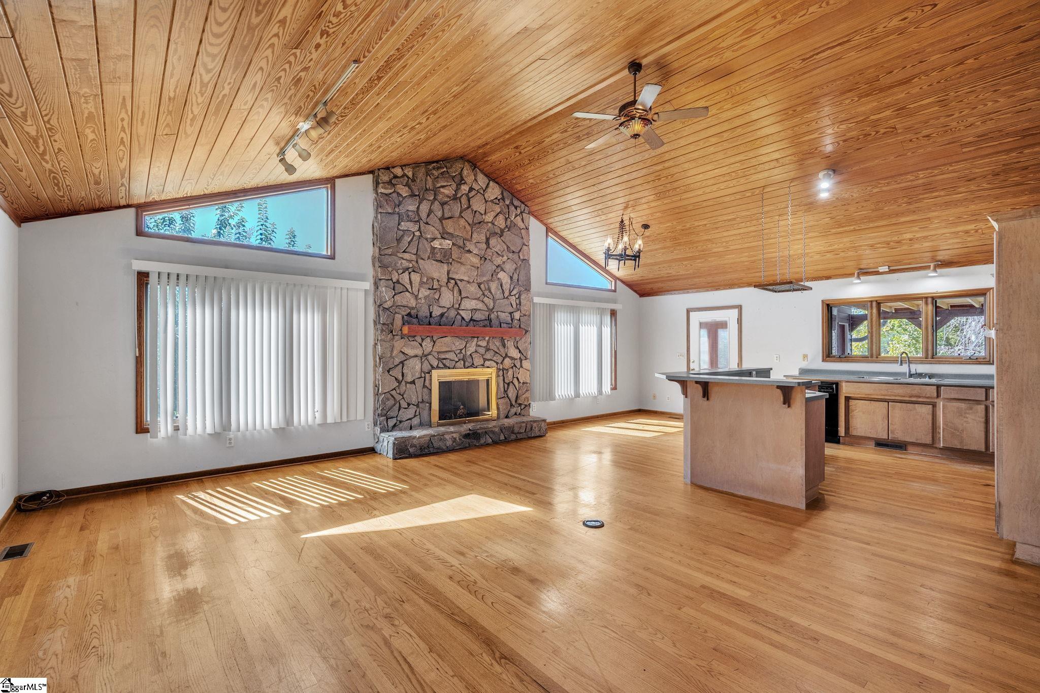 375 Loop Road Property Photo 3