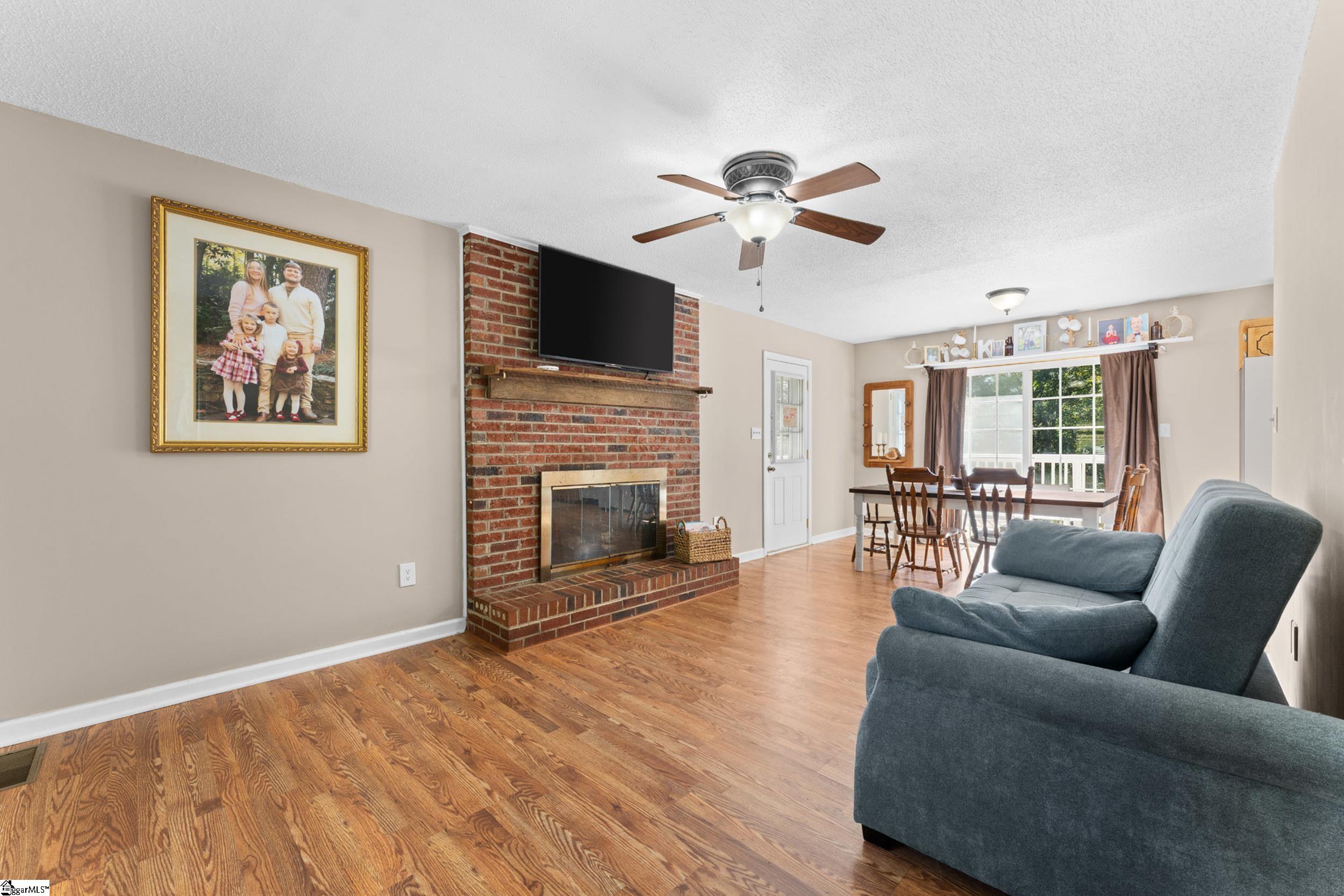 485 Round Tree Road Property Photo 4