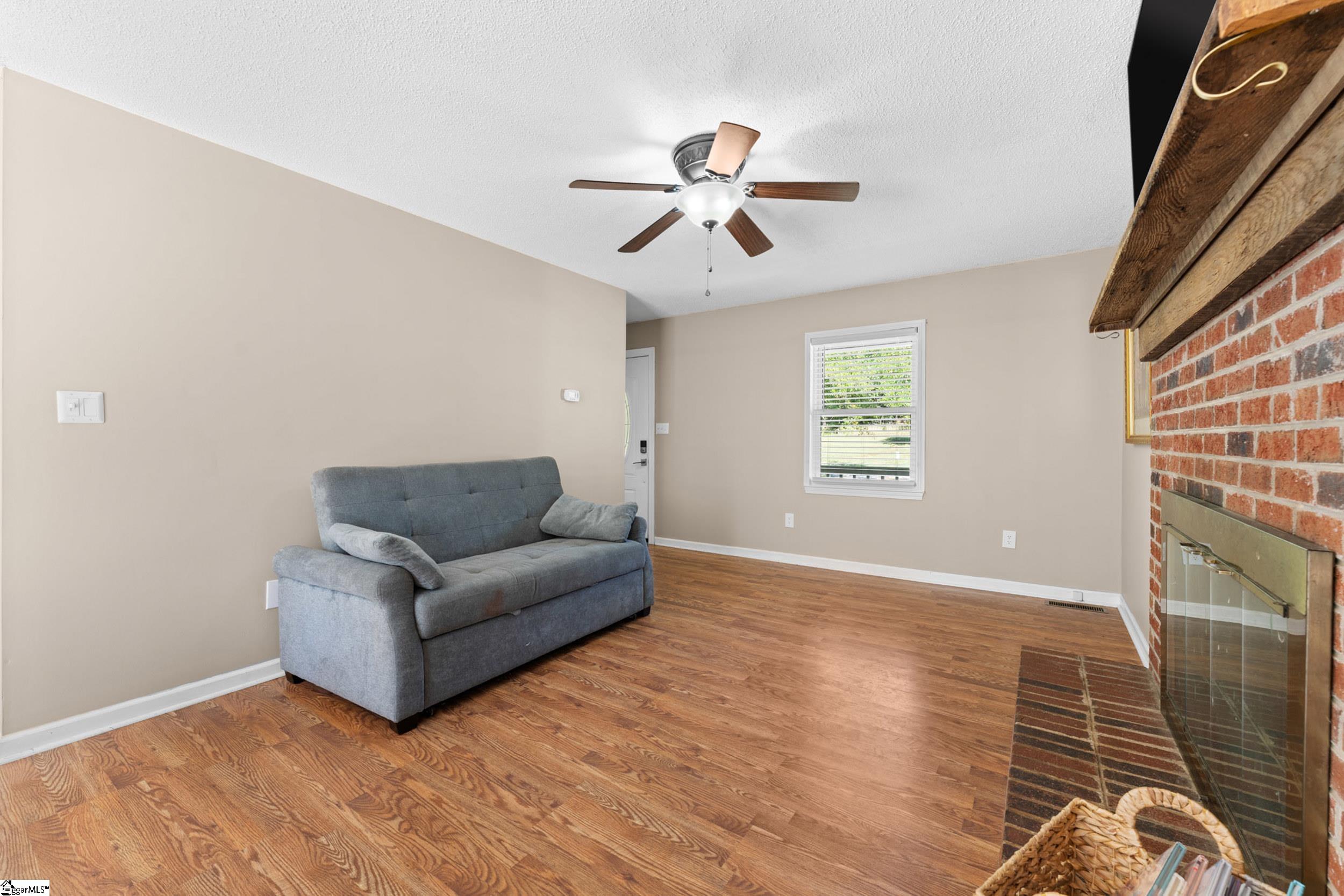 485 Round Tree Road Property Photo 5
