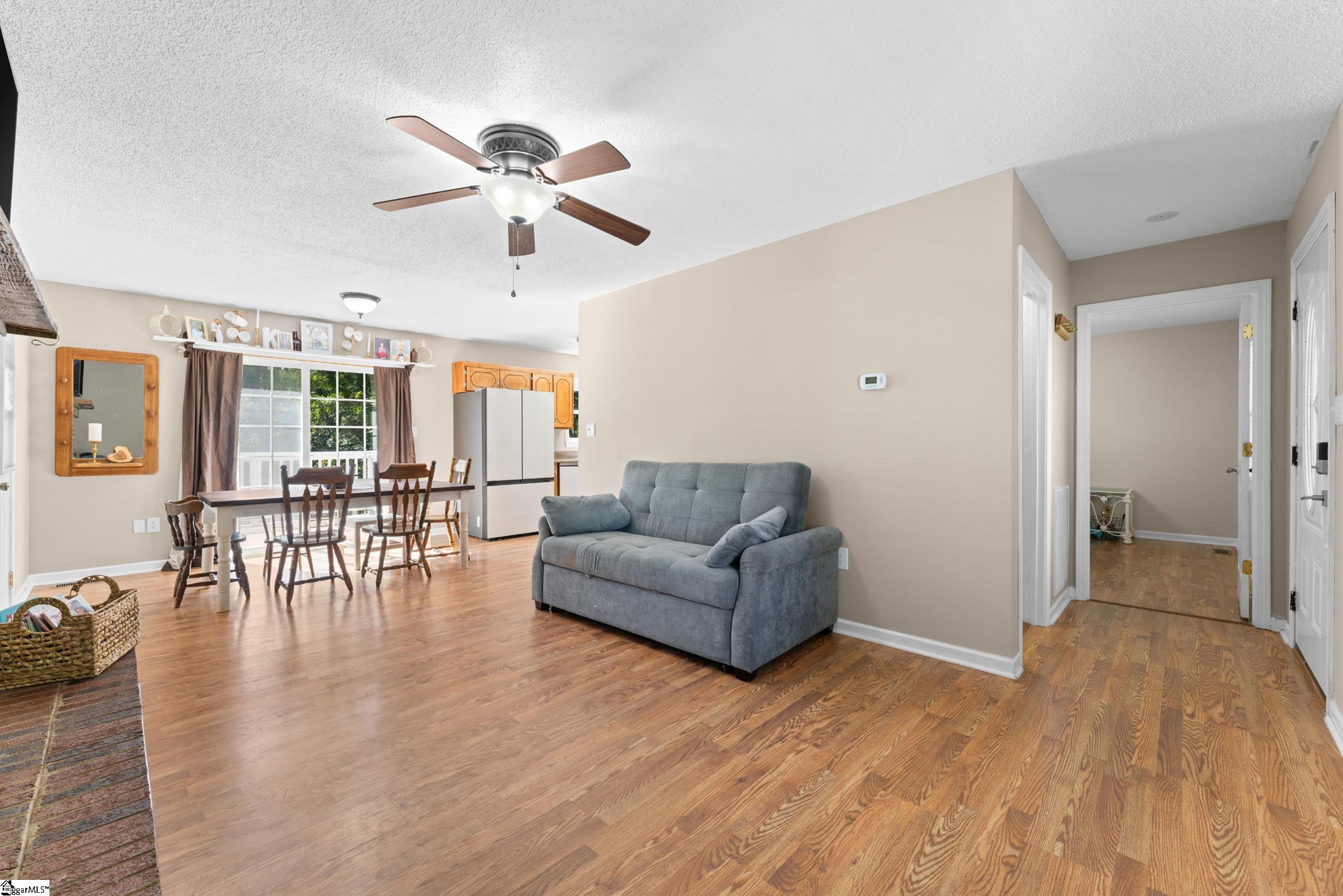 485 Round Tree Road Property Photo 6