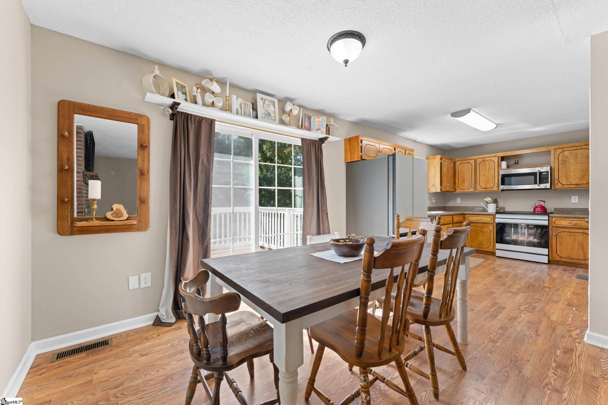 485 Round Tree Road Property Photo 8
