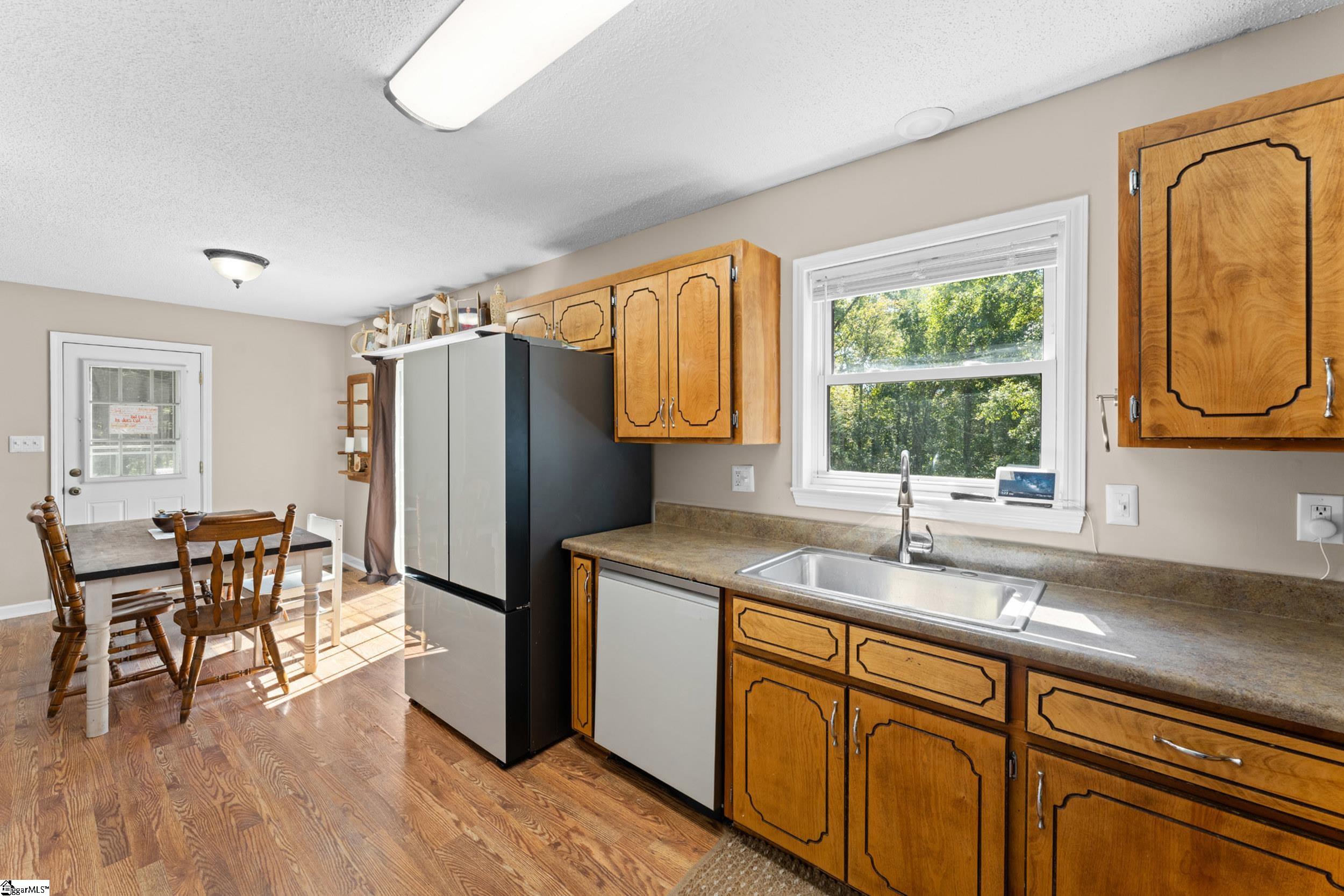 485 Round Tree Road Property Photo 10
