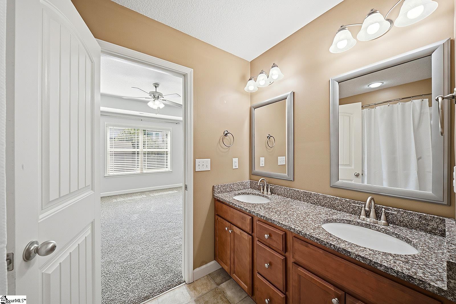 502 E Heatherstone Lane Property Photo 16