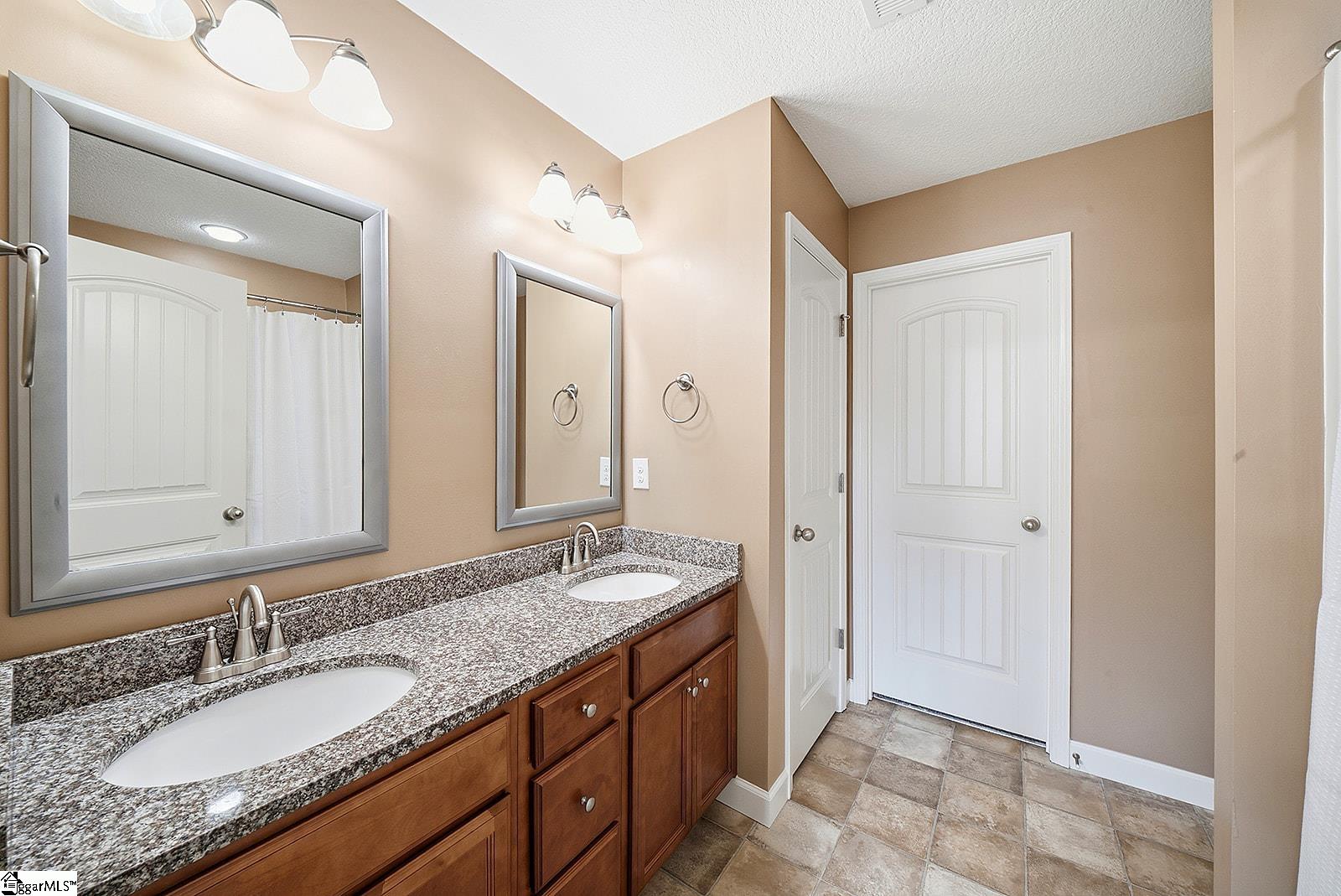 502 E Heatherstone Lane Property Photo 17