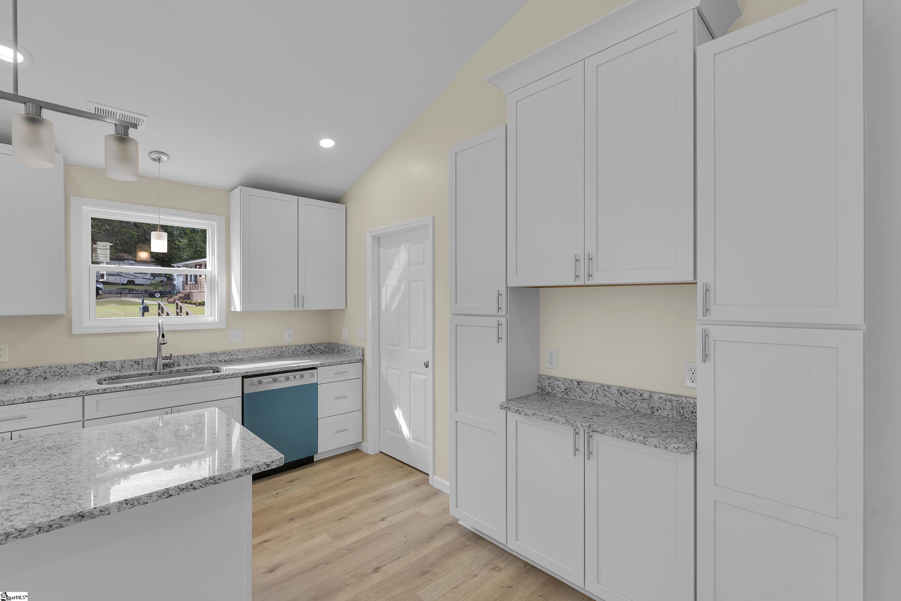 101 Alco Street Property Photo 7