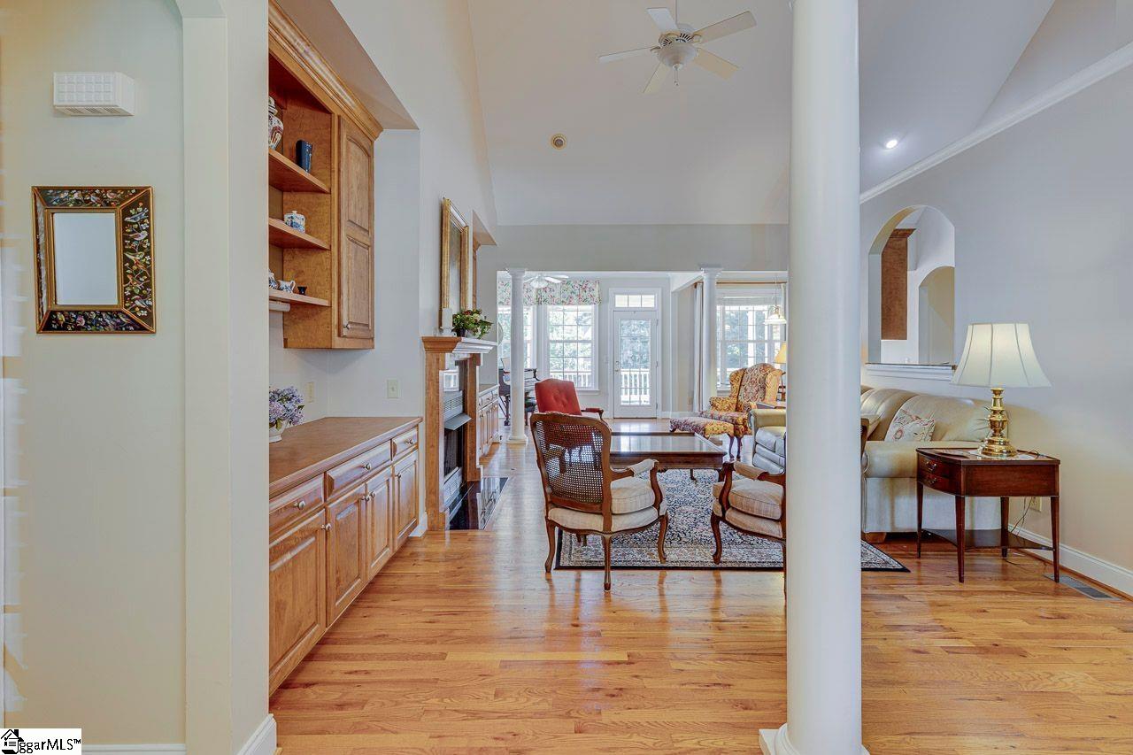 10 Glencreek Drive Property Photo 2