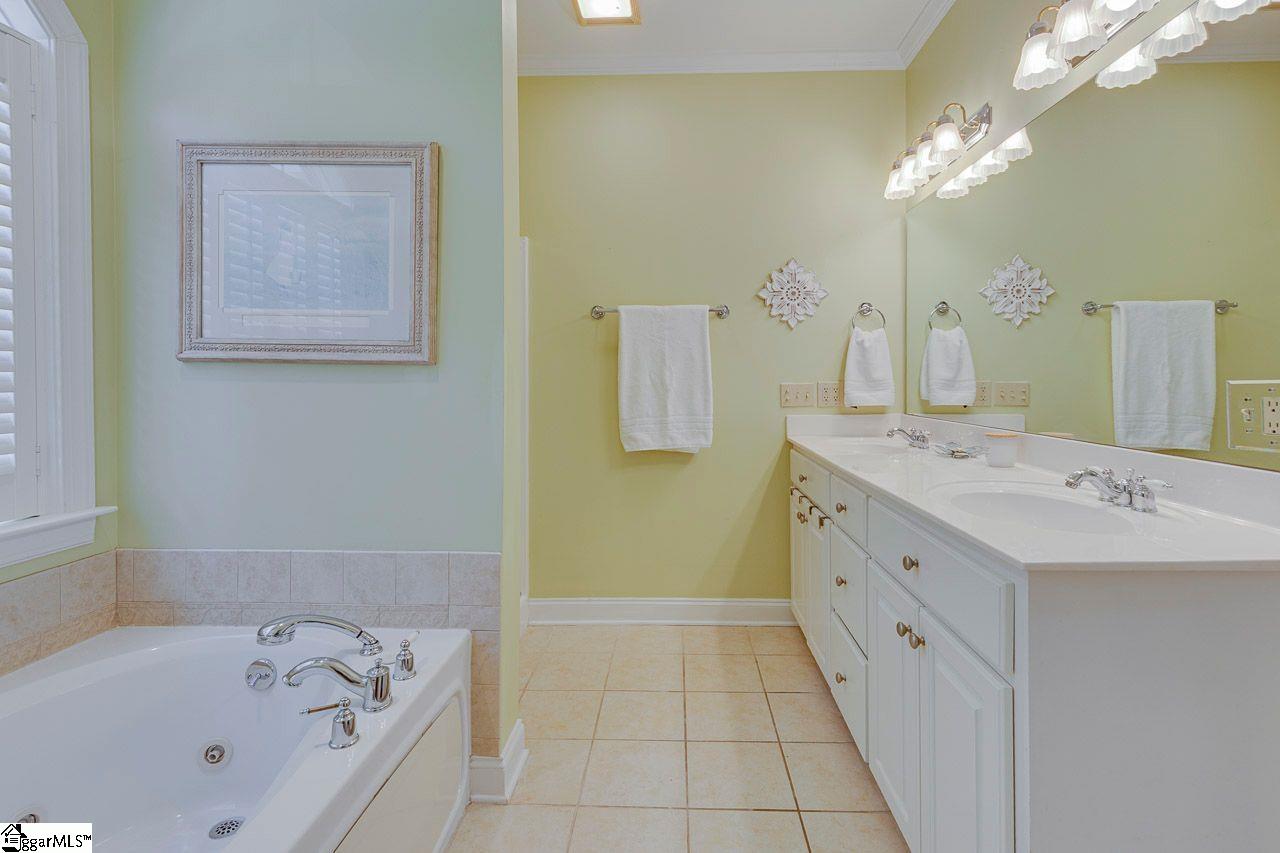 10 Glencreek Drive Property Photo 21