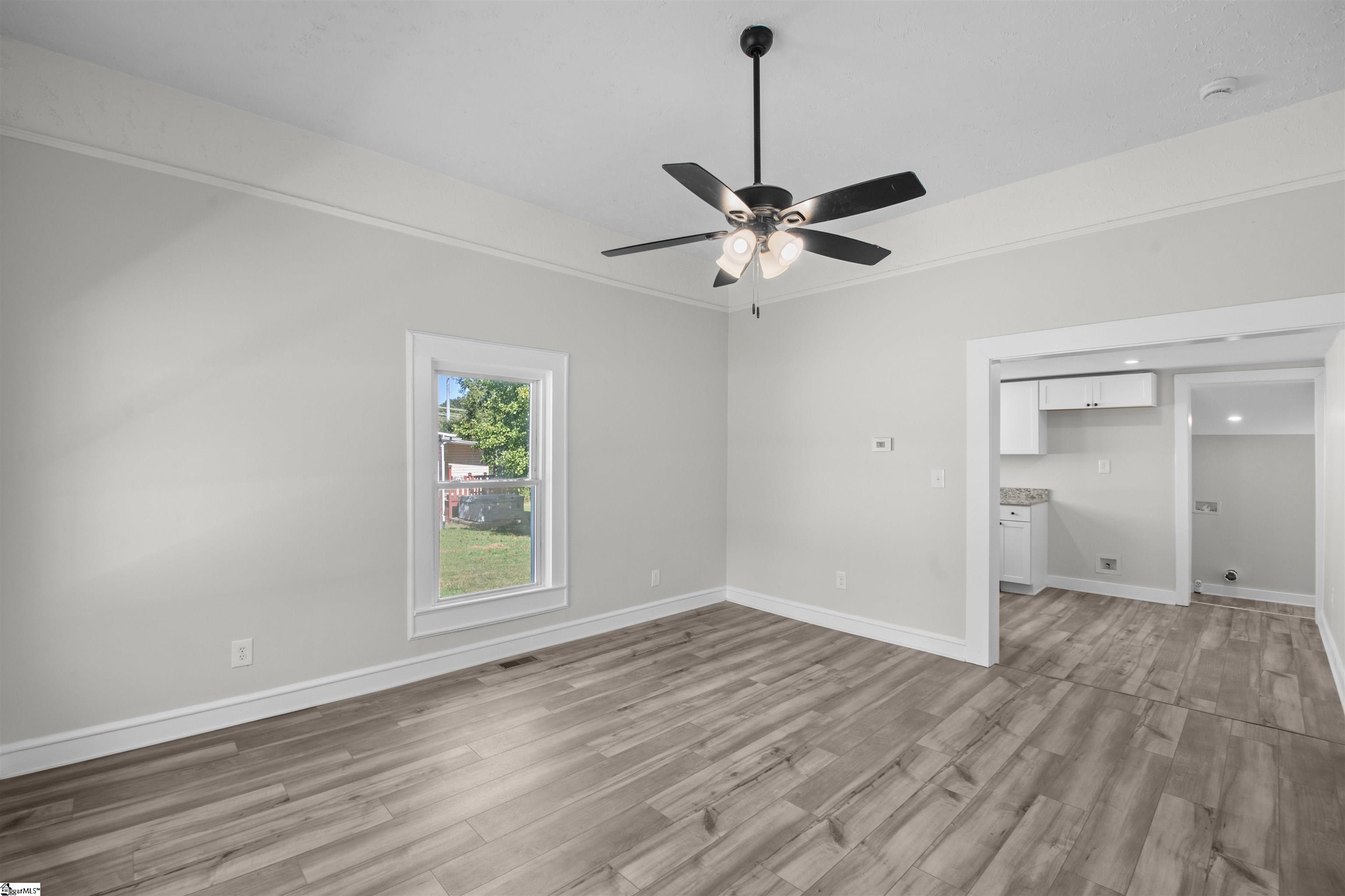 105 E Beattie Street Property Photo 2