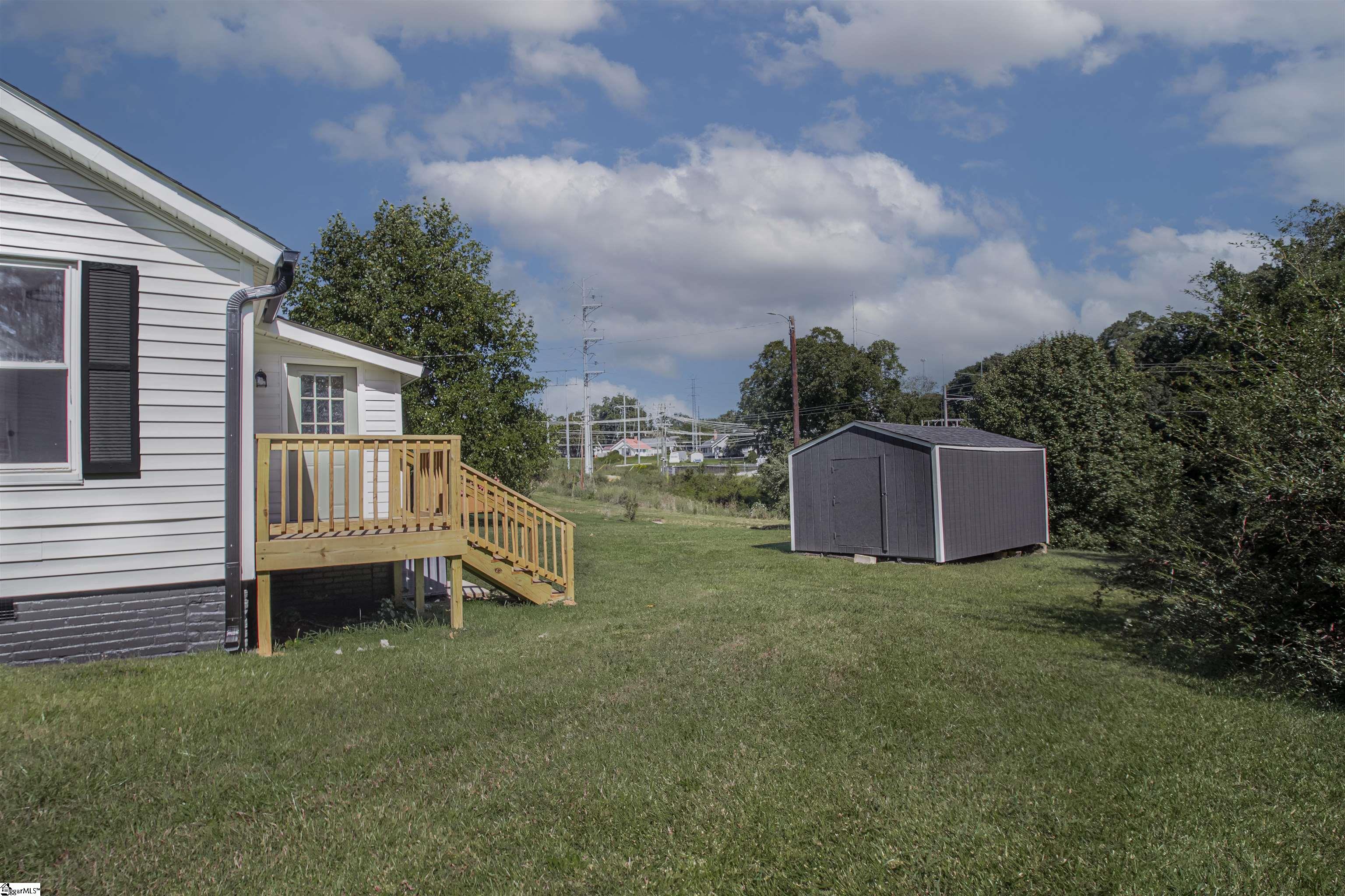 105 E Beattie Street Property Photo 5