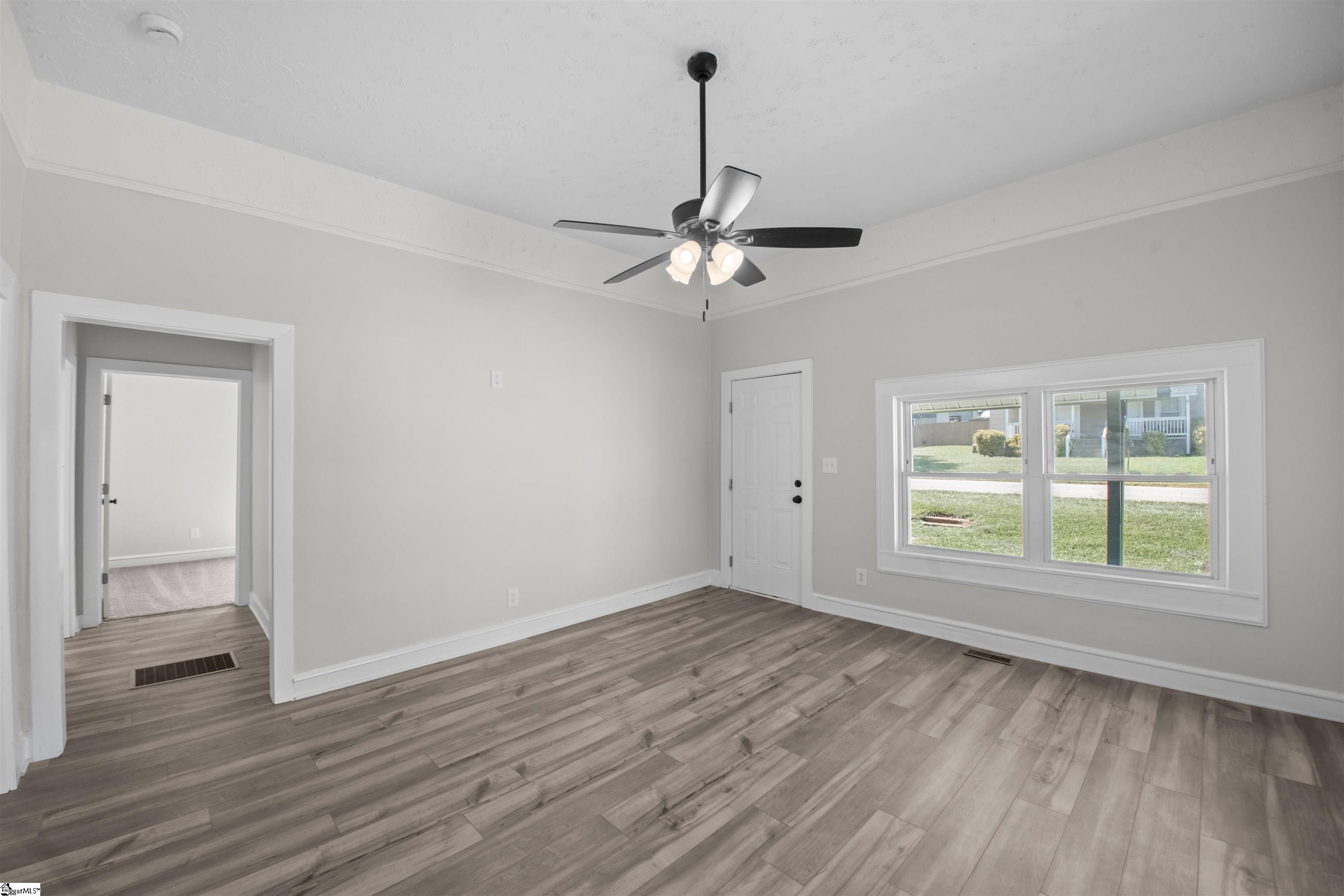 105 E Beattie Street Property Photo 8