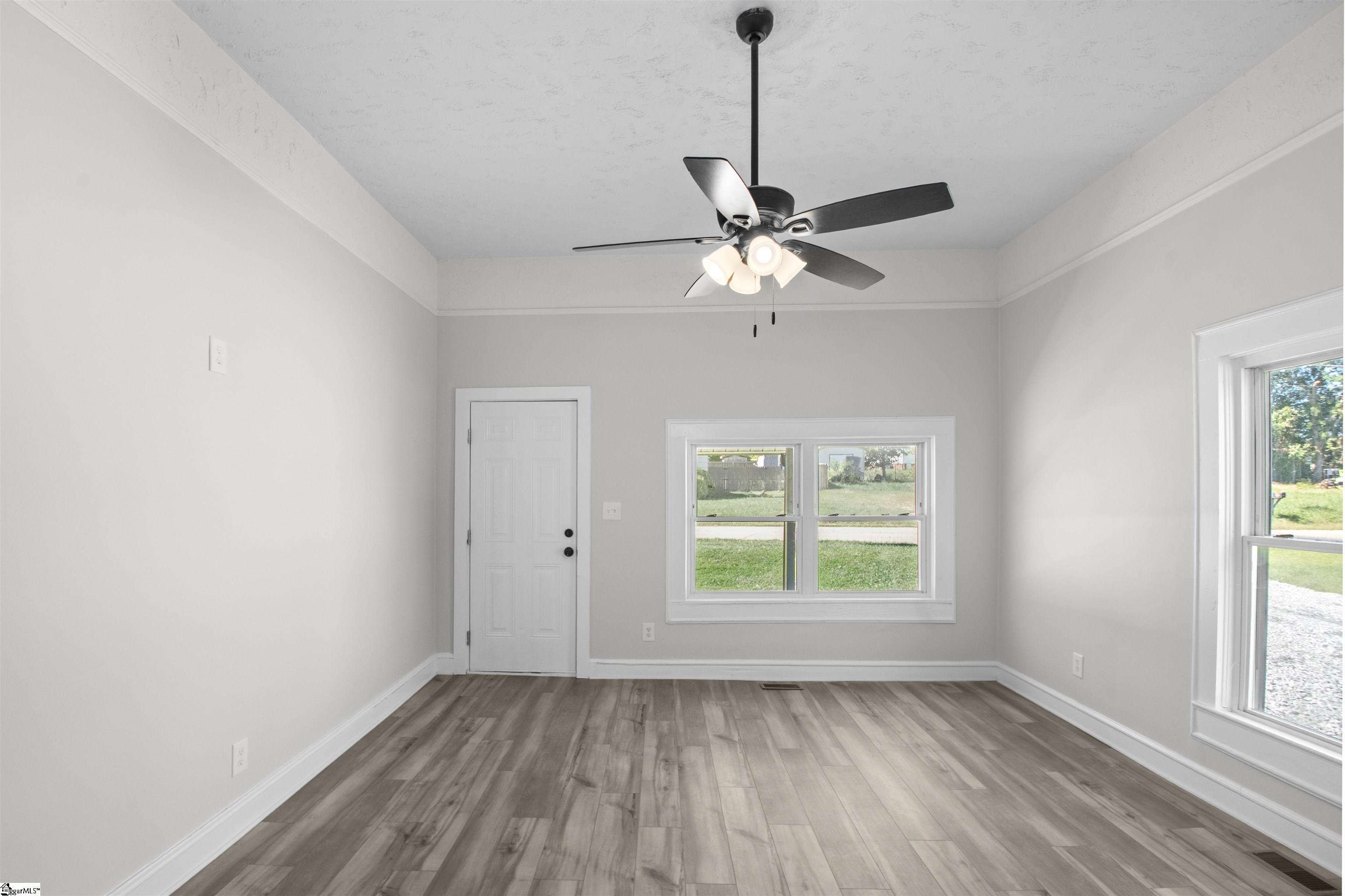 105 E Beattie Street Property Photo 10
