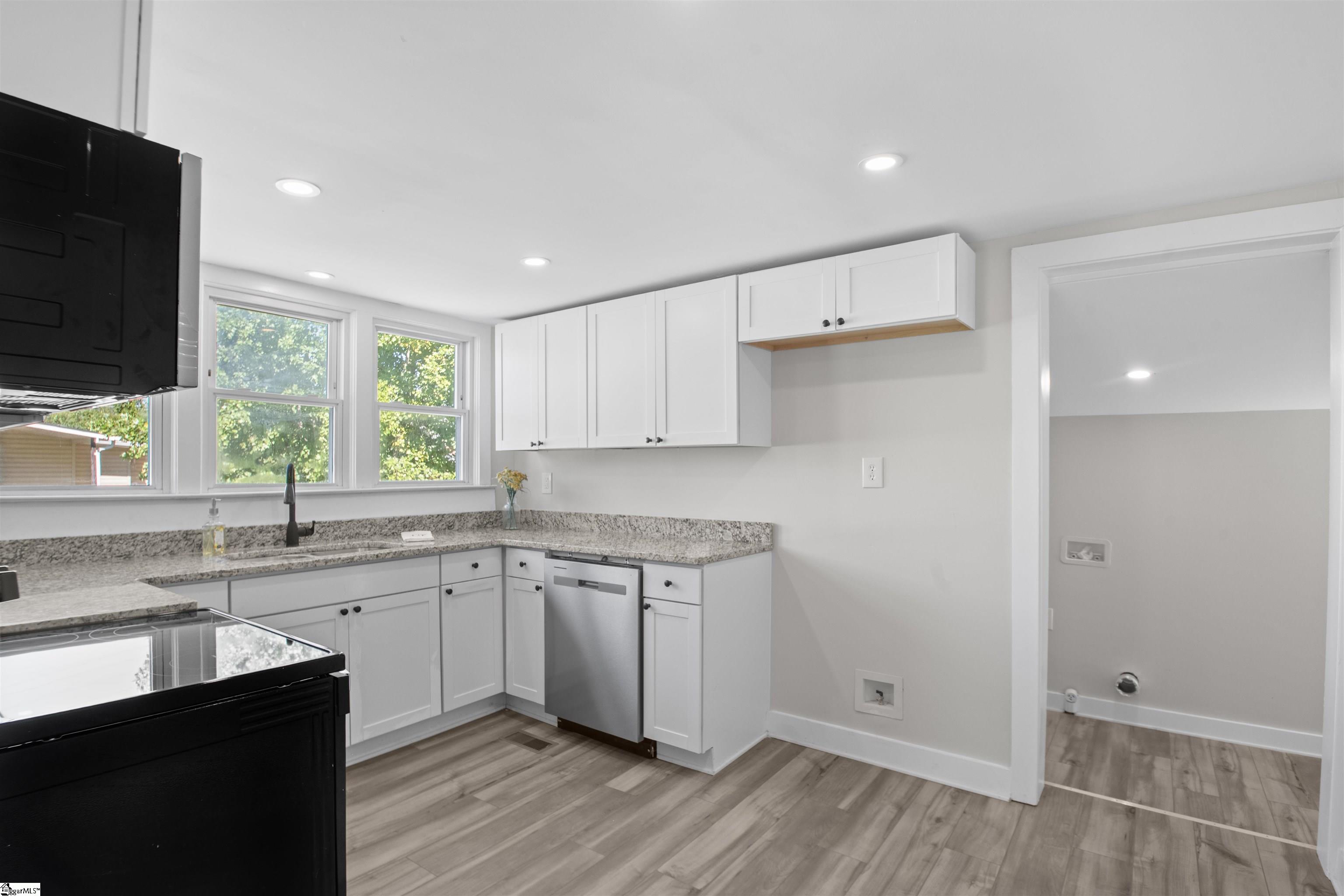 105 E Beattie Street Property Photo 13